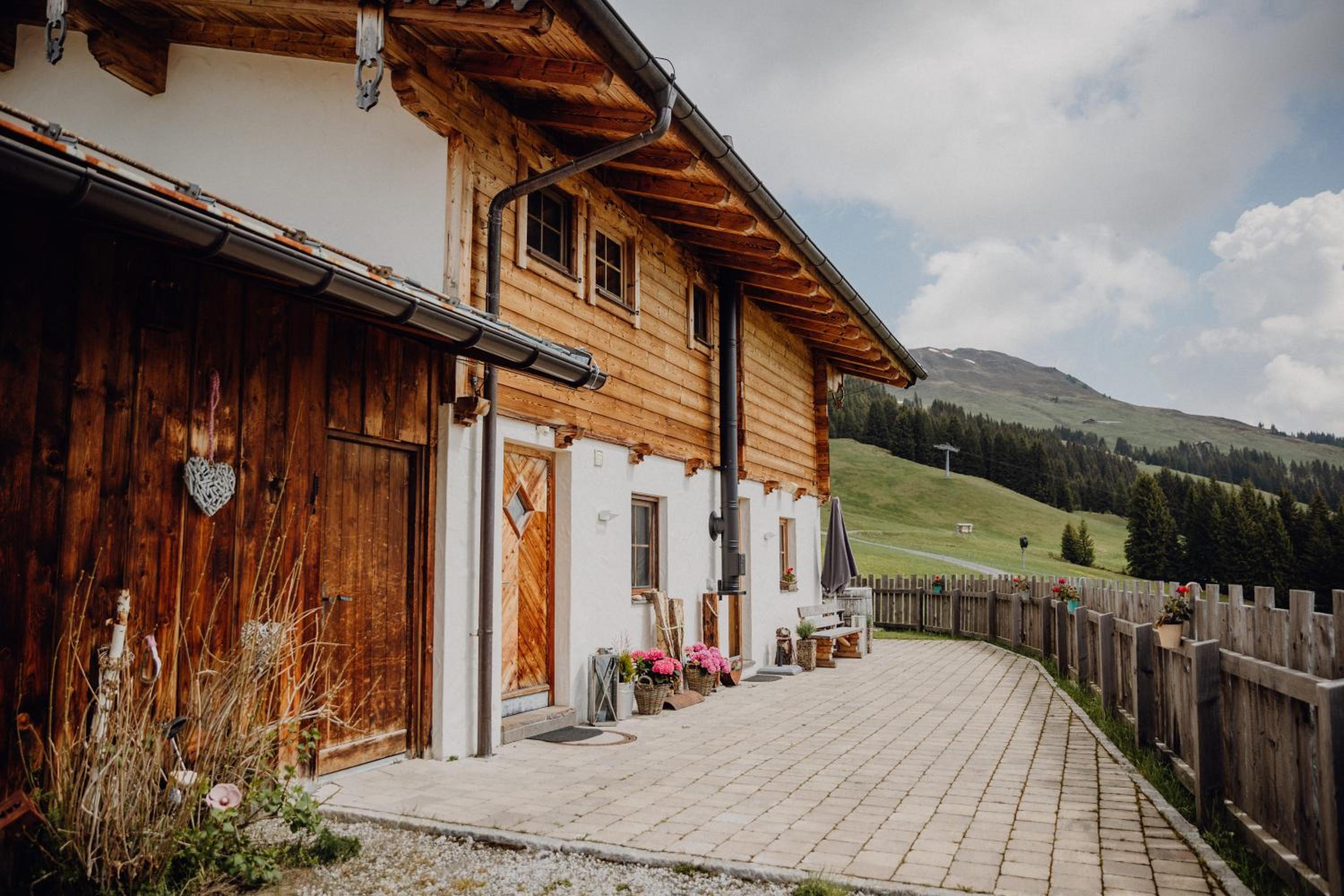 Wallegg Lodge - Alpine Premium Chalet - Ski In-Ski Out - Real Alpine Location Saalbach