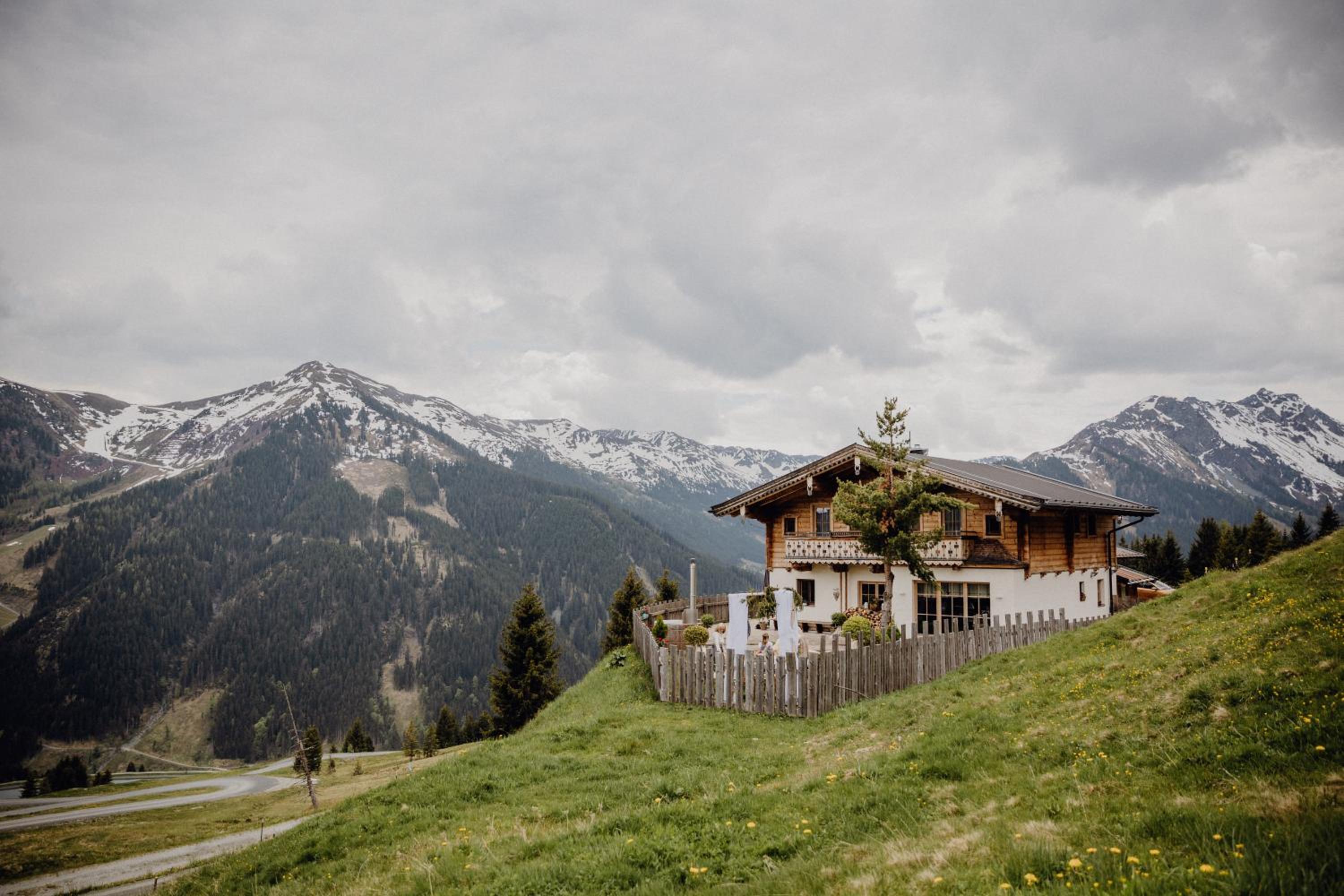 Wallegg Lodge - Alpine Premium Chalet - Ski In-Ski Out - Real Alpine Location Saalbach