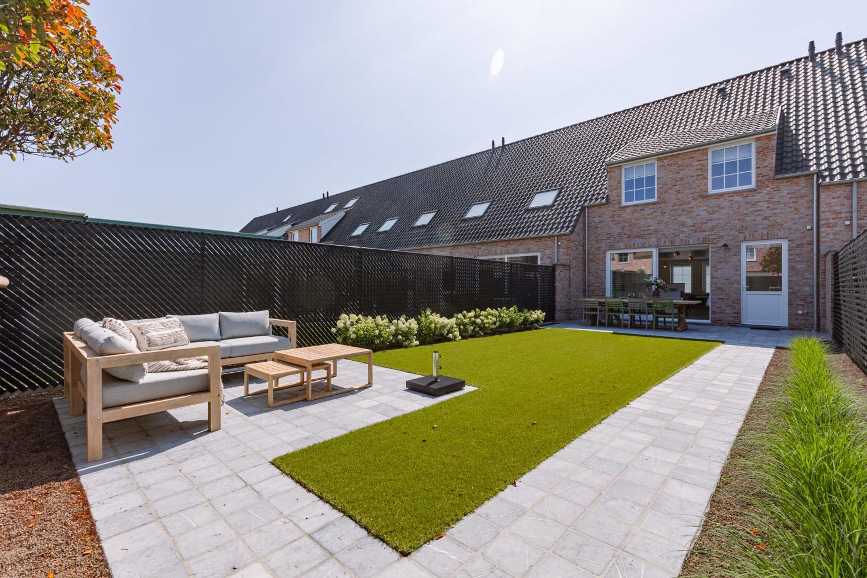 Modern house JULIE with spacious garden and garage