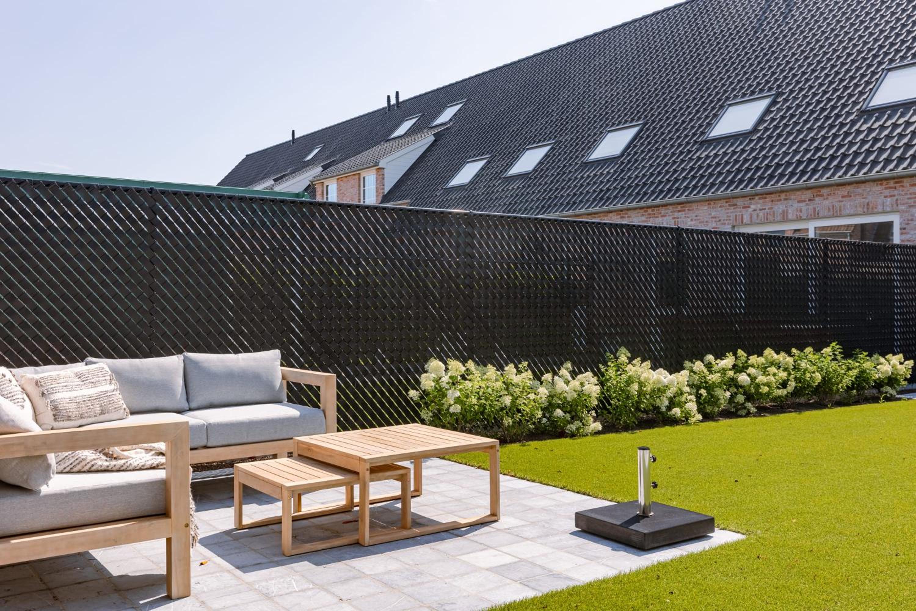 Modern house JULIE with spacious garden and garage