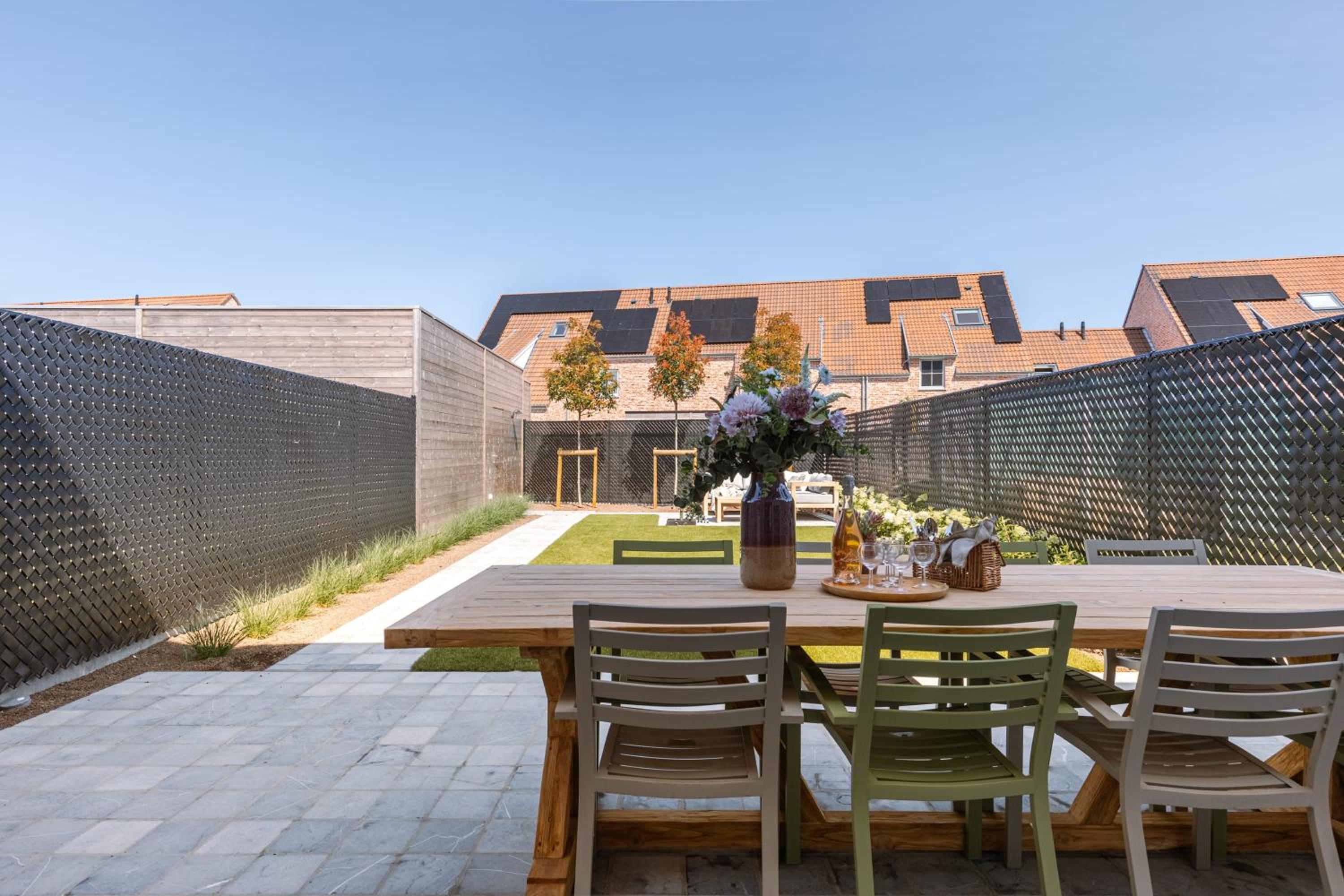 Modern house JULIE with spacious garden and garage