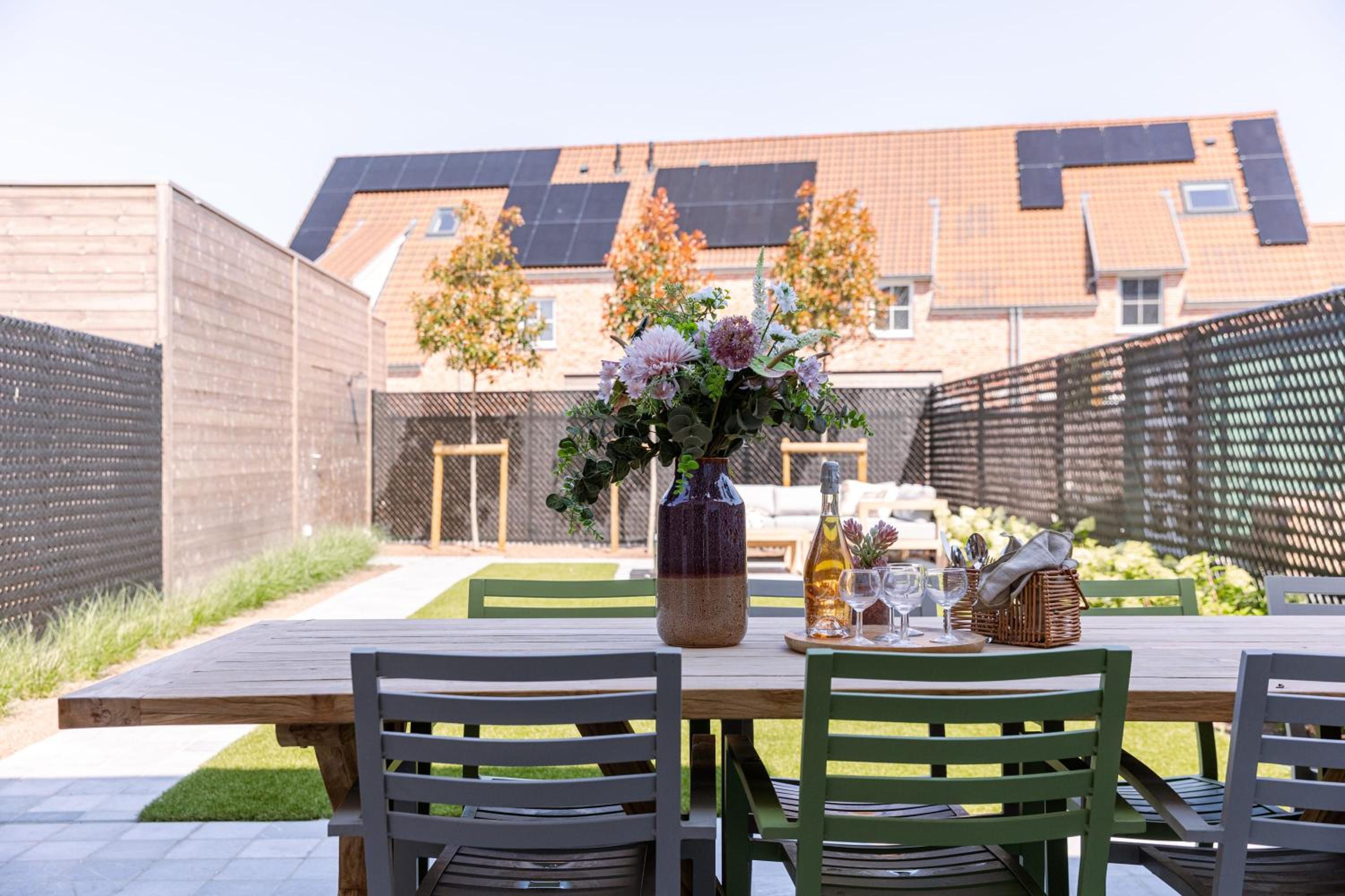 Modern house JULIE with spacious garden and garage