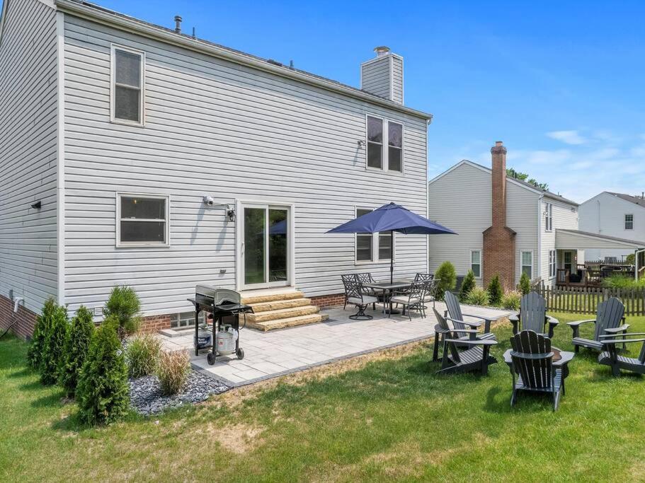 Modern and Stylish 5 Bedroom Home in Cranberry/Pittsburg view 5