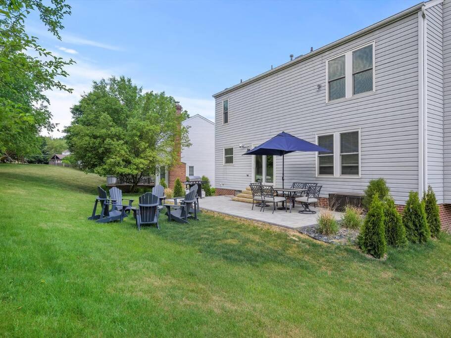 Modern and Stylish 5 Bedroom Home in Cranberry/Pittsburg view 4
