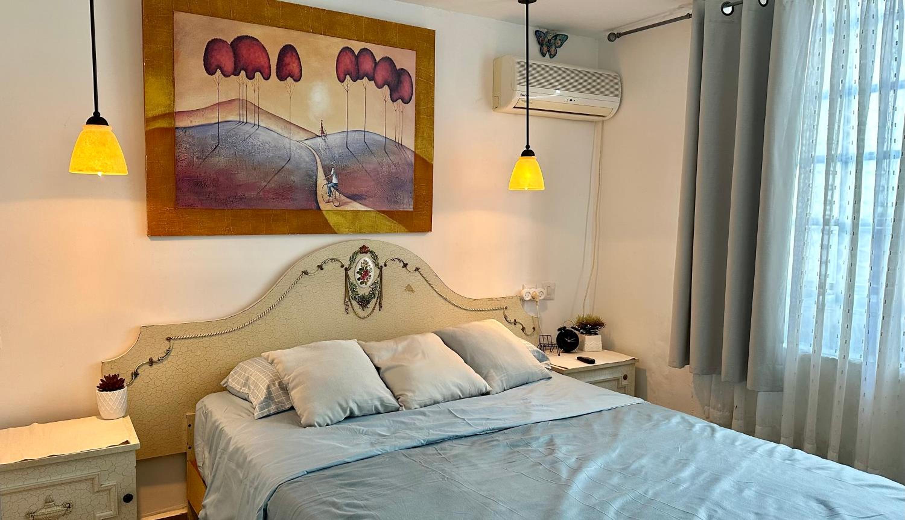 Apartment with a separate entrance and a large courtyard view 3