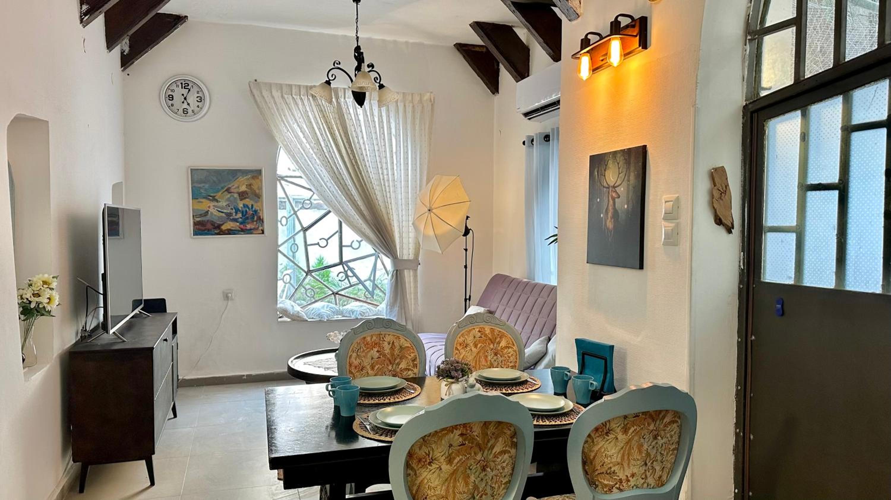 Apartment with a separate entrance and a large courtyard view 5