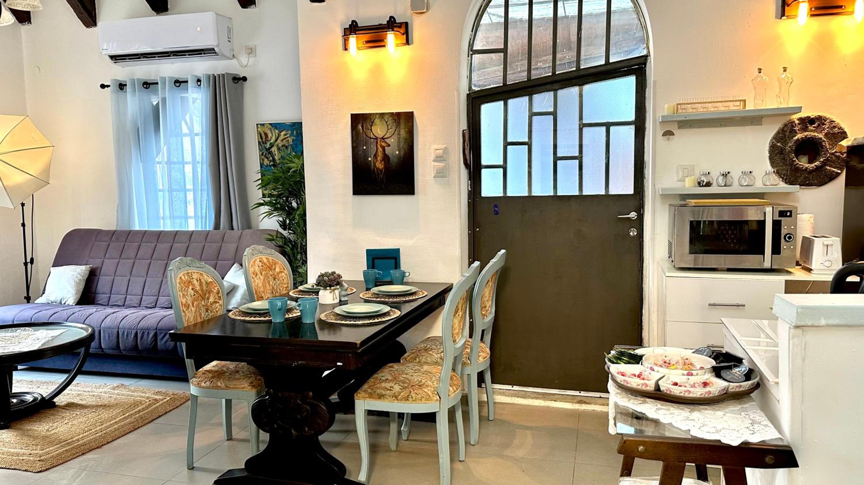 Apartment with a separate entrance and a large courtyard view 4
