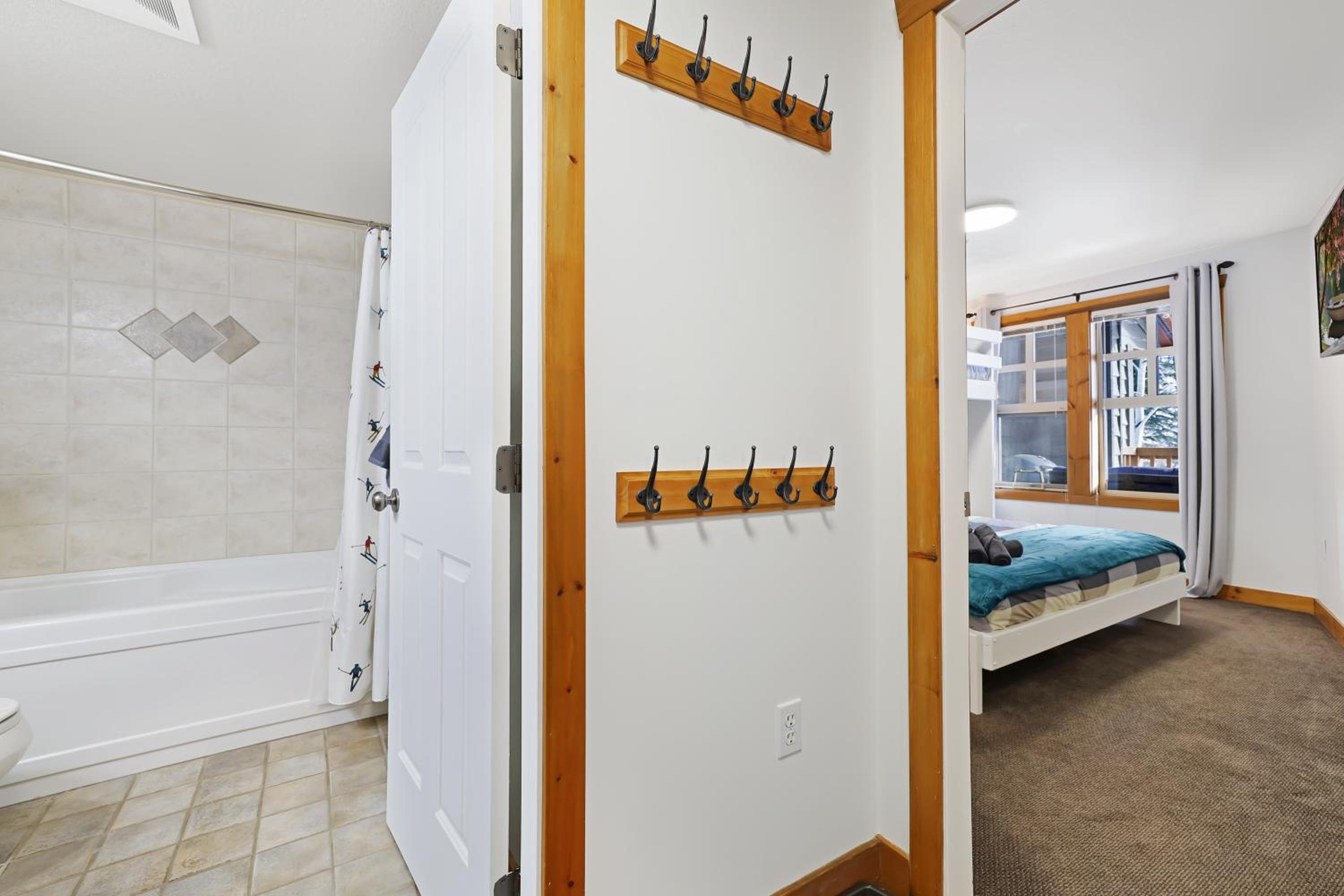 Perfect Ski or Bike in-out Hot Tub Pool