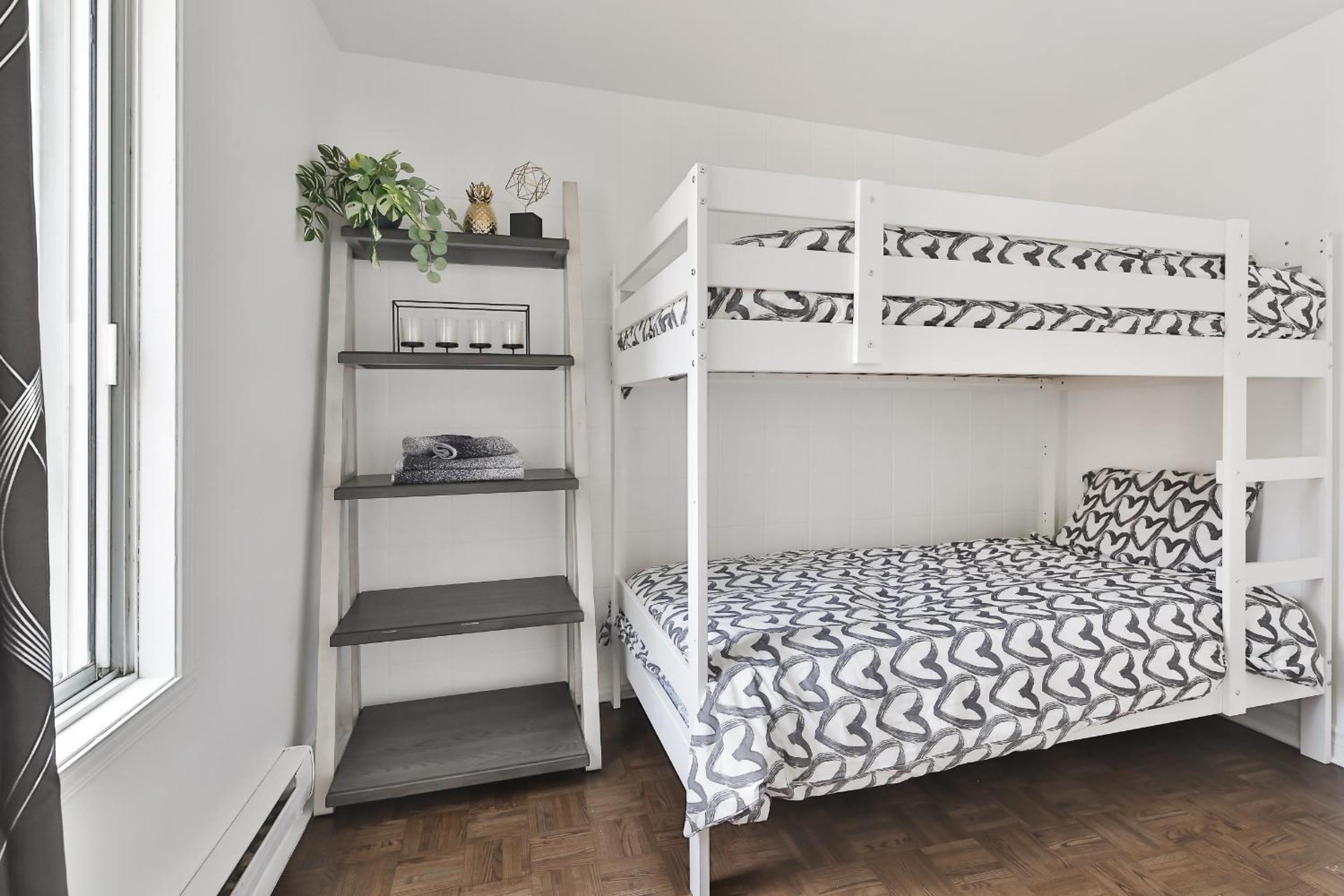 250 METERS to METRO BERRI UQAM - Spacious fully equipped APARTMENTS - 1 FREE PARKING per unit - in-unit Washer & Dryer - fully stocked KITCHEN - WORKSPACE 