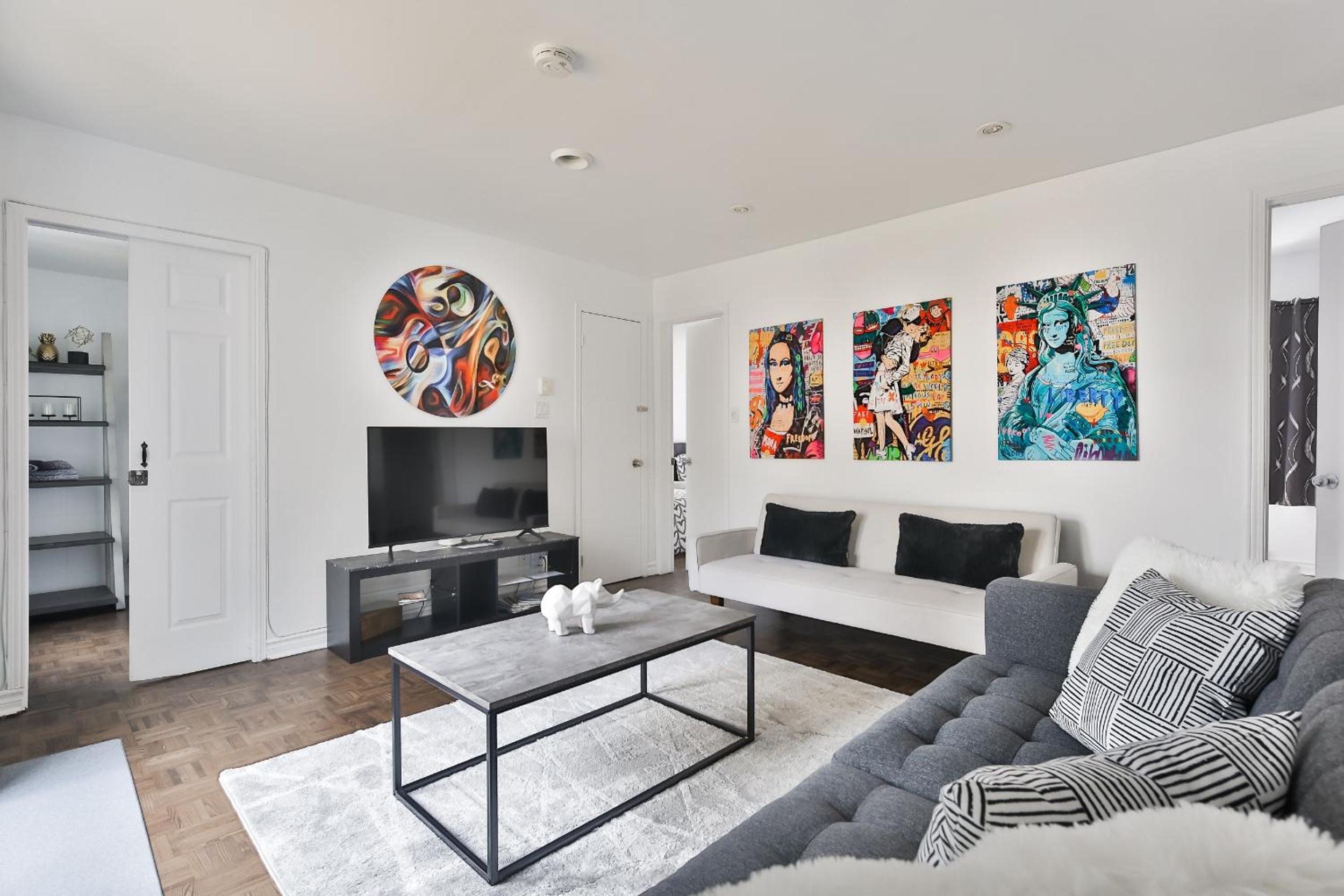 250 METERS to METRO BERRI UQAM - Spacious fully equipped APARTMENTS - 1 FREE PARKING per unit - in-unit Washer & Dryer - fully stocked KITCHEN - WORKSPACE 