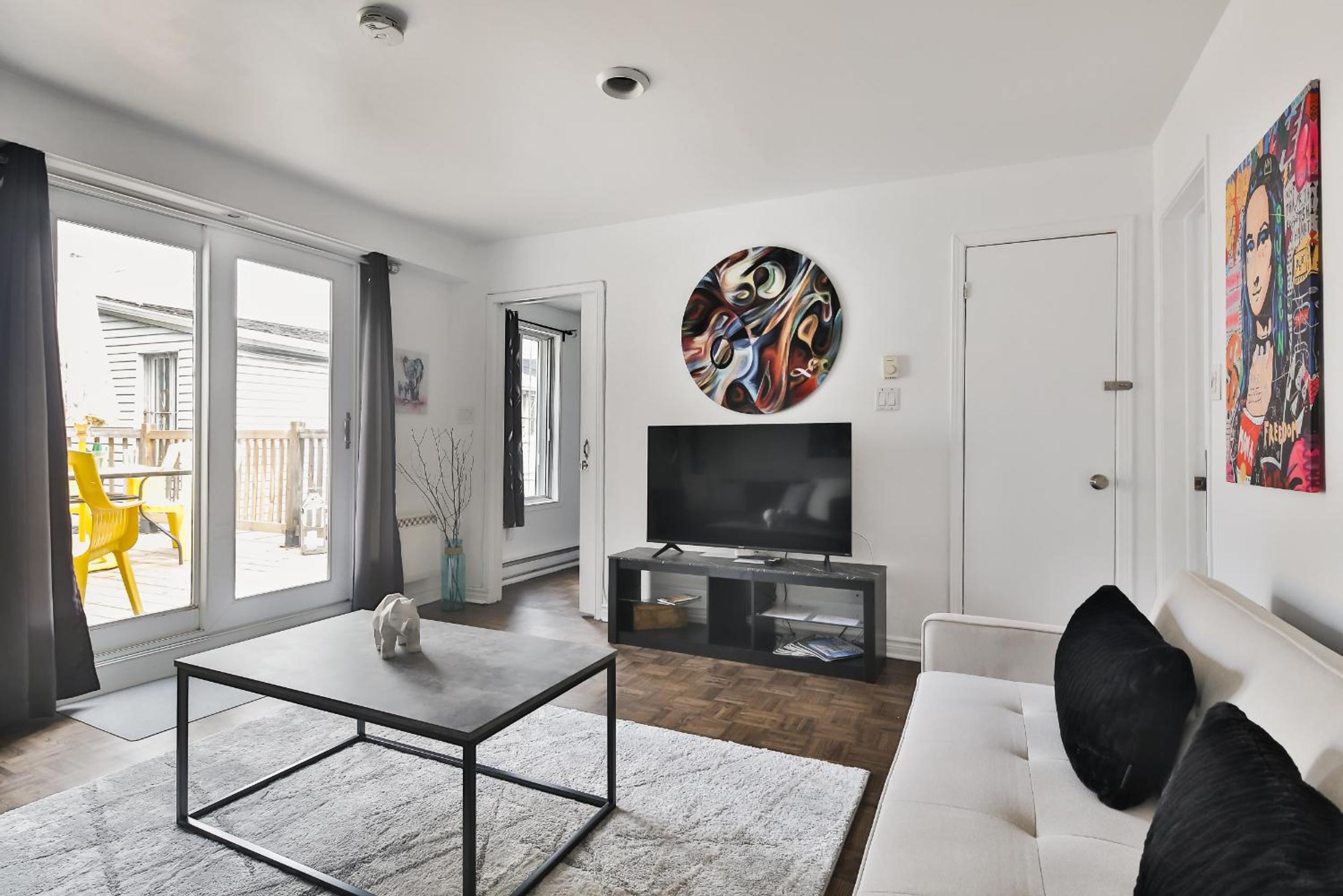 250 METERS to METRO BERRI UQAM - Spacious fully equipped APARTMENTS - 1 FREE PARKING per unit - in-unit Washer & Dryer - fully stocked KITCHEN - WORKSPACE 