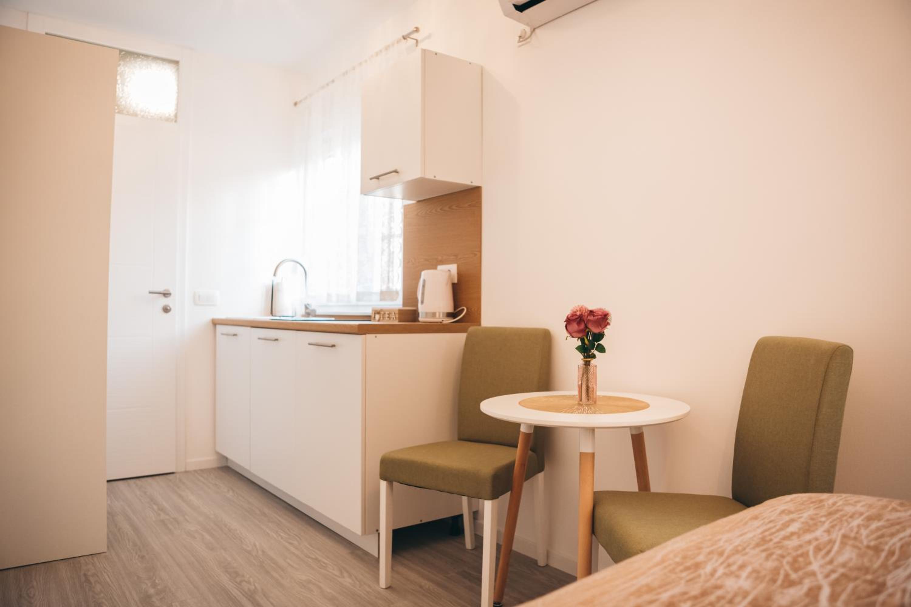 Elegant Studio Apartments Lasta