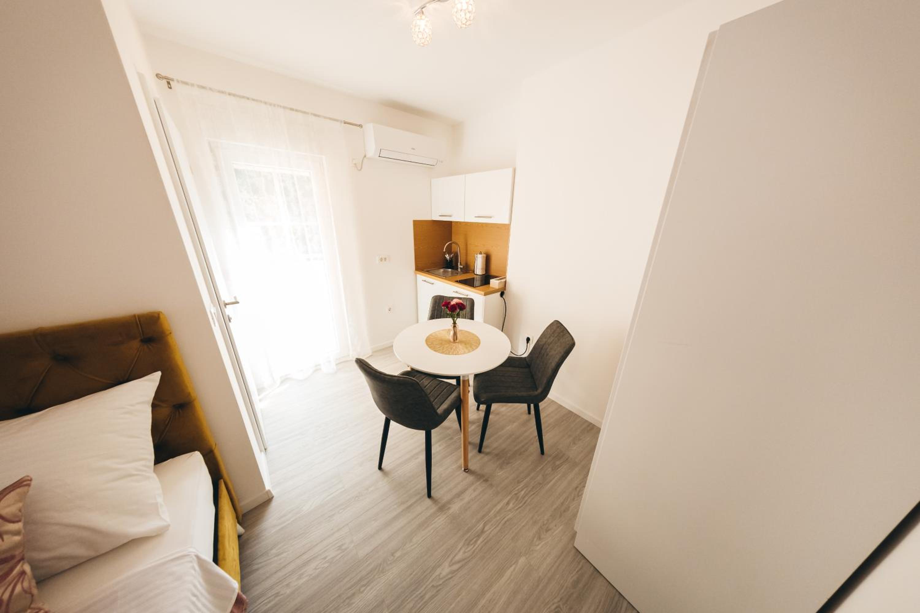 Elegant Studio Apartments Lasta