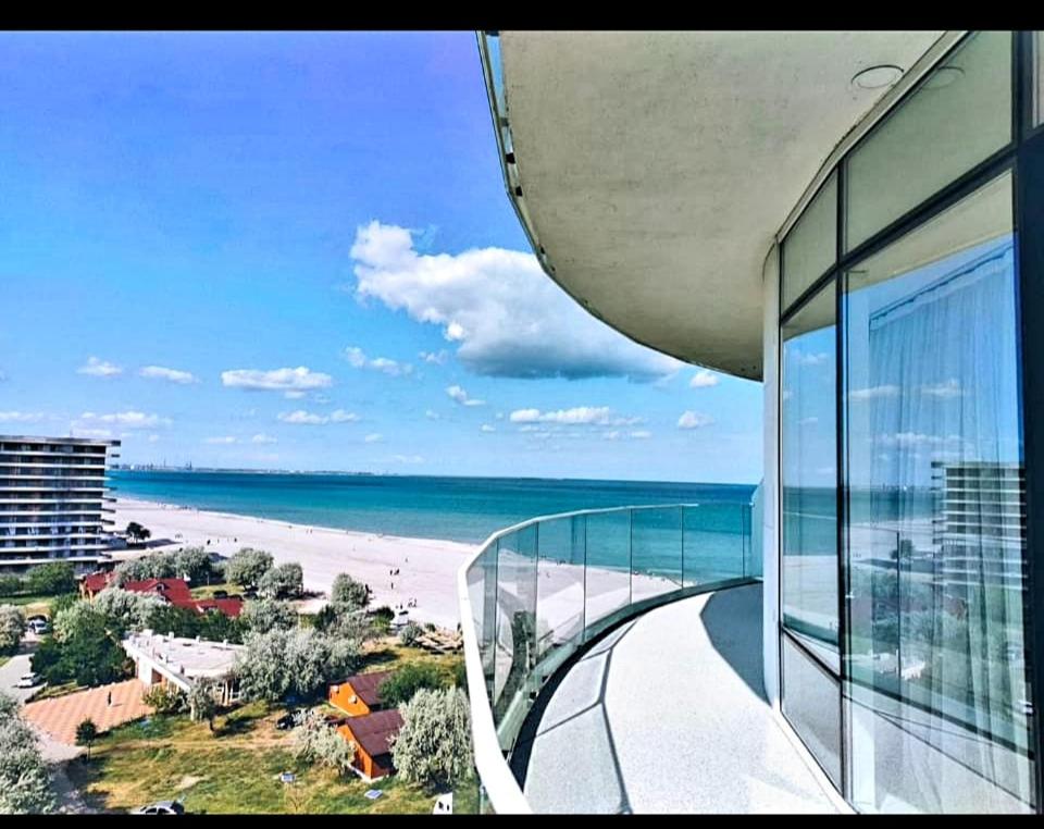 Studio 407 Mamaia White Tower view 3