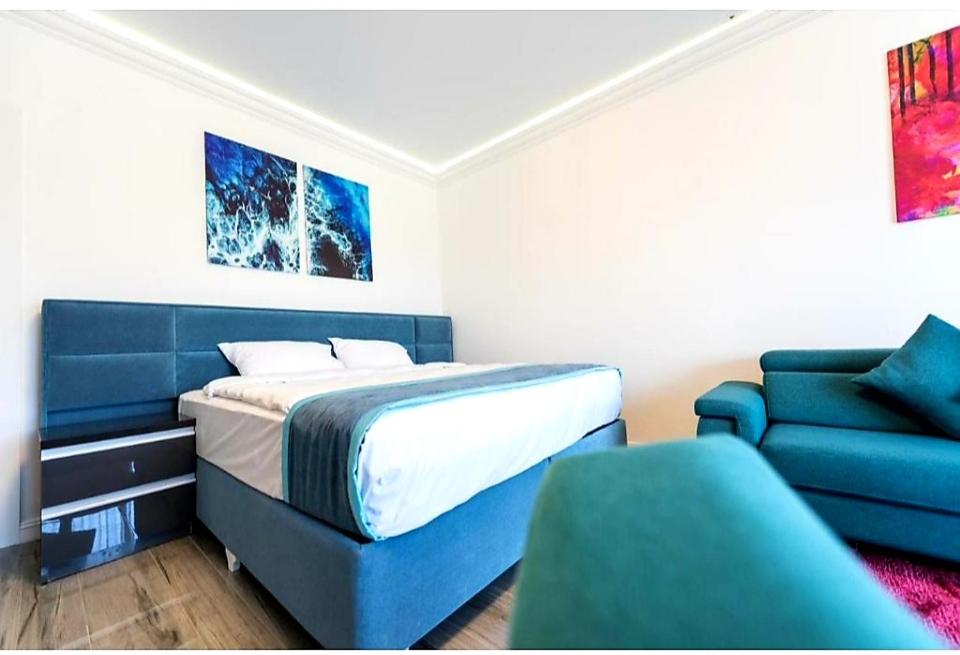 Studio 407 Mamaia White Tower view 2