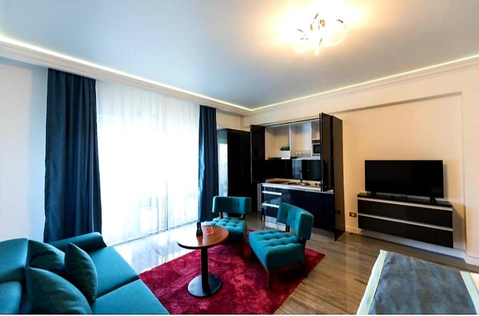 Studio 407 Mamaia White Tower view 5
