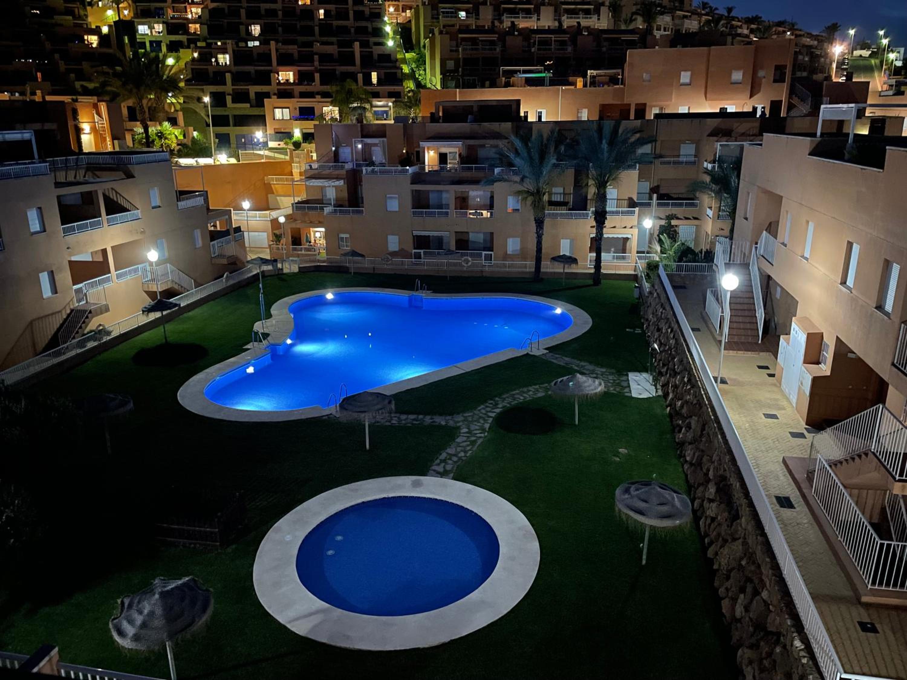 Bright & Airy Sea View Apartment view 4