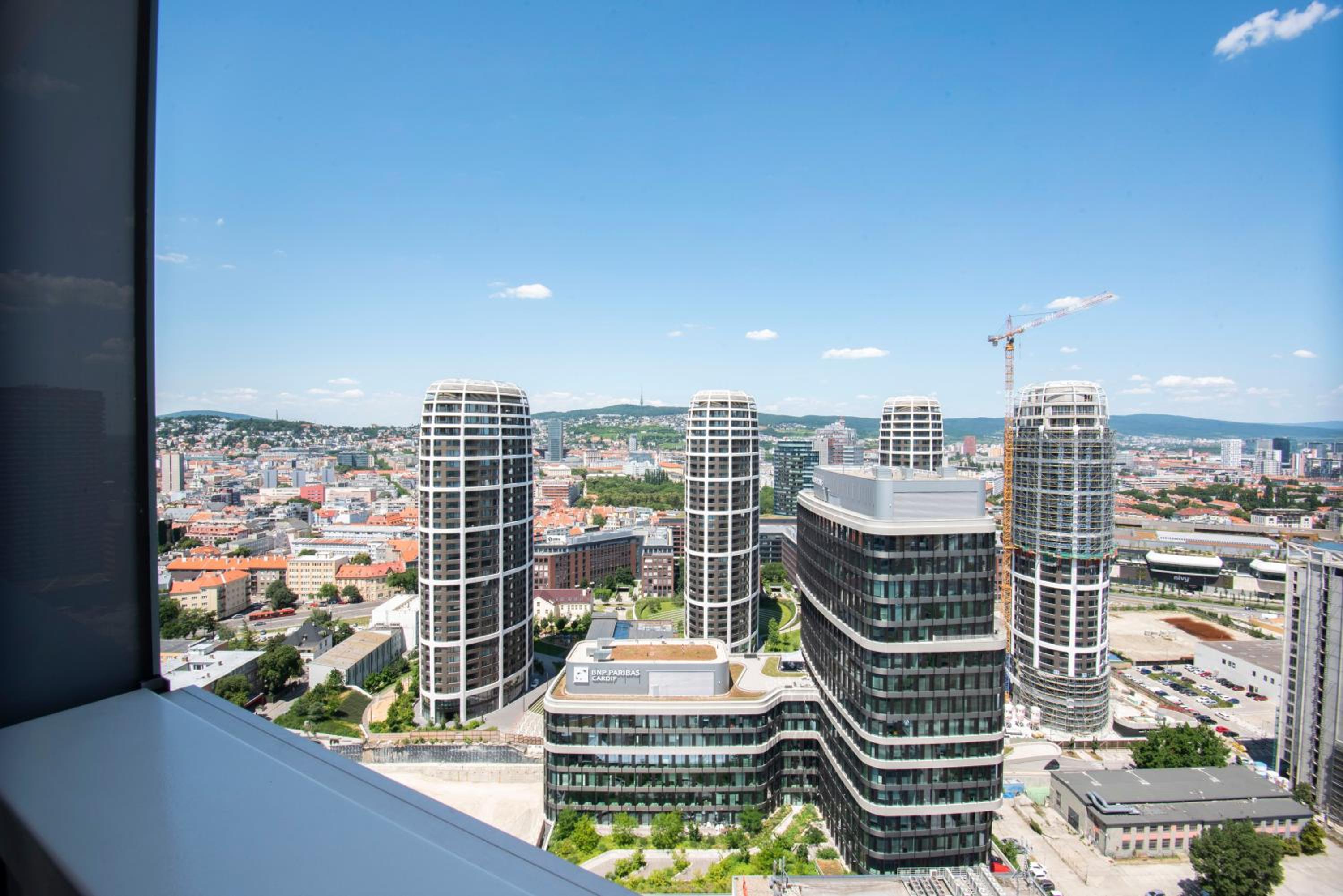 28th floor Luxury Skyline 1BDRM Apartment - Downtown City center view 4