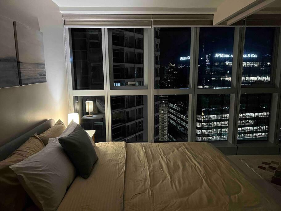 Scandinavian 1 BR Condo in Central BGC view 3