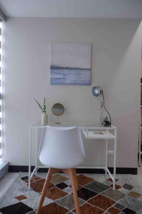 Scandinavian 1 BR Condo in Central BGC view 4