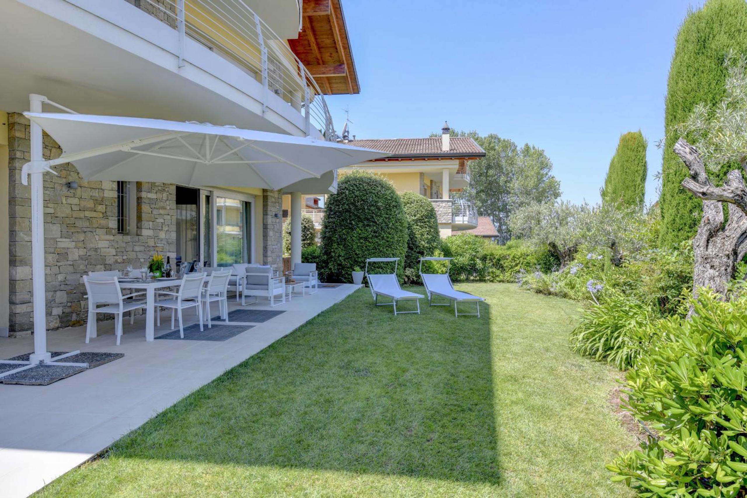 Caesar Sirmione Luxury Apartments view 3