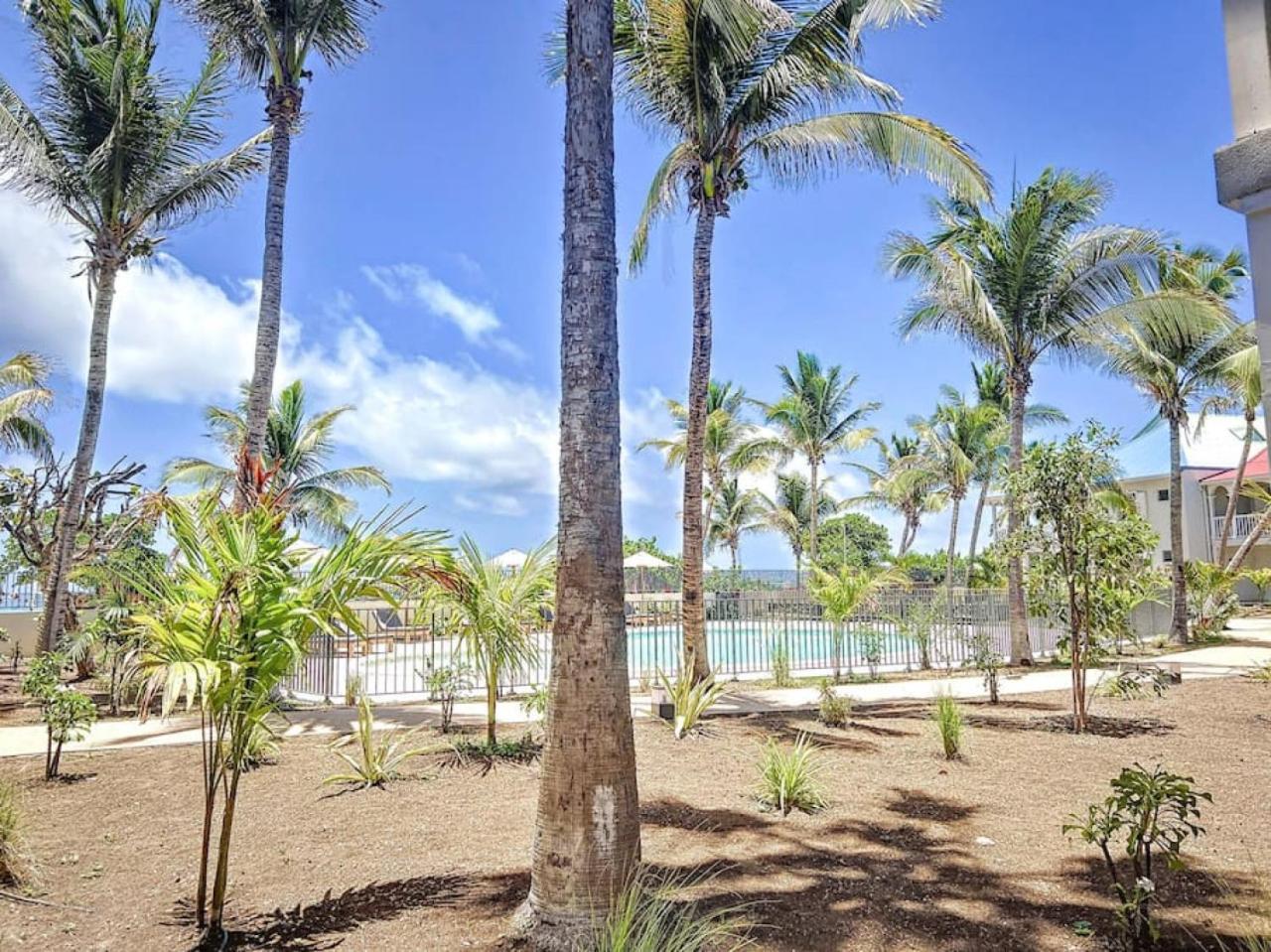 Hello Summer large studio on Orient Bay beach
