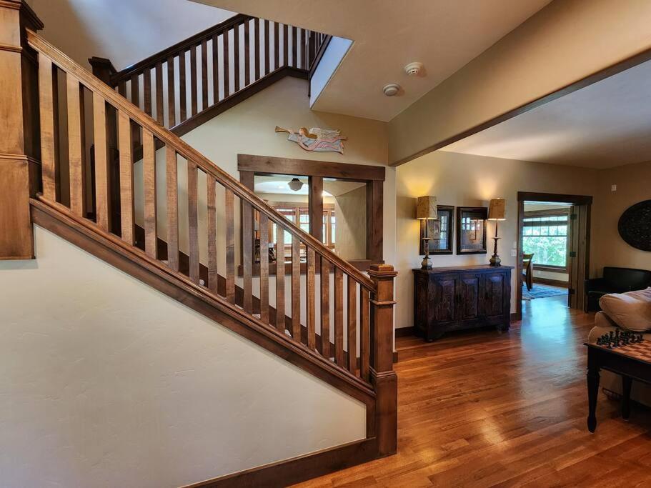 Beautiful Mountain Home view 2
