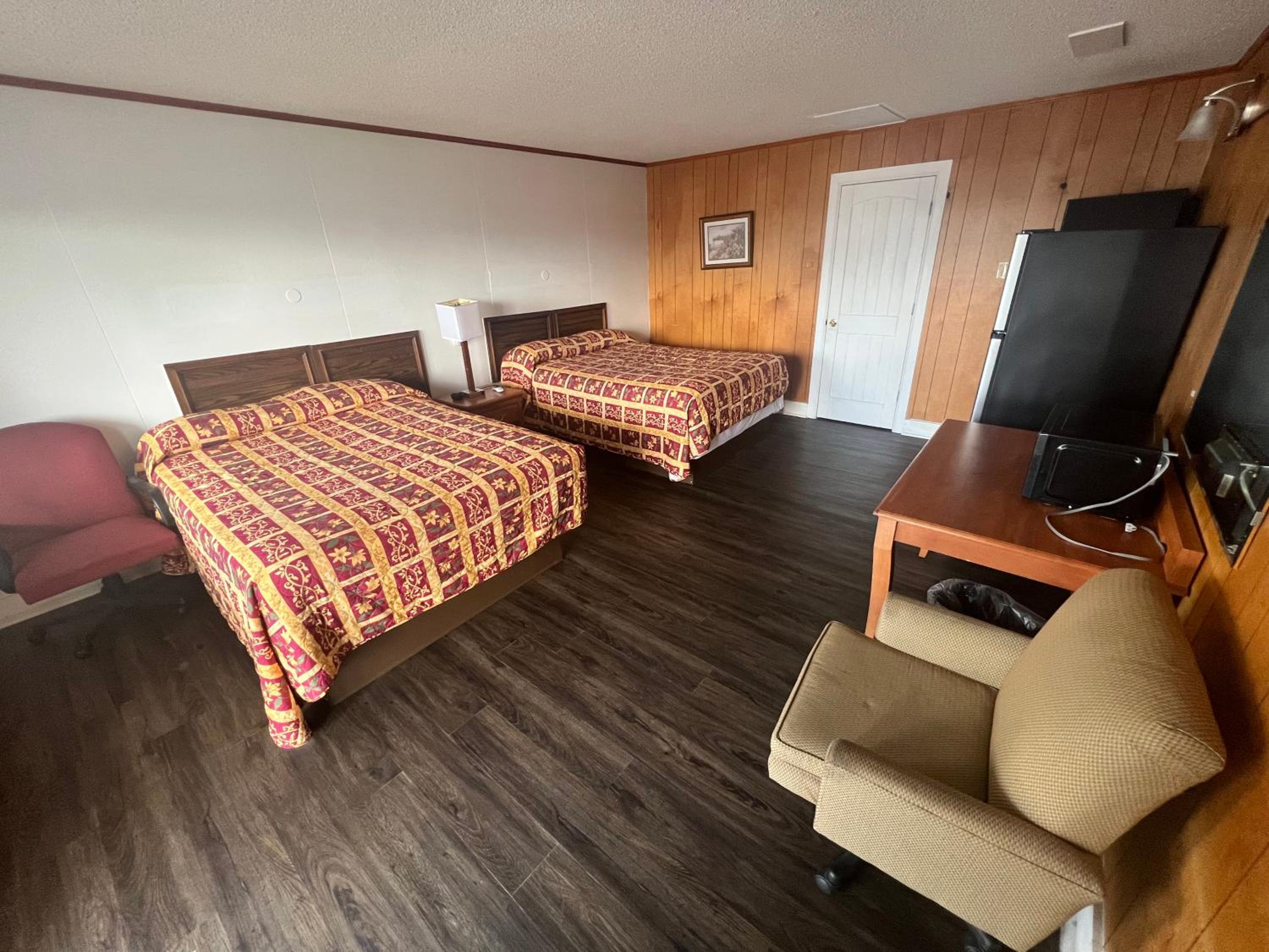Pinelodge Motel