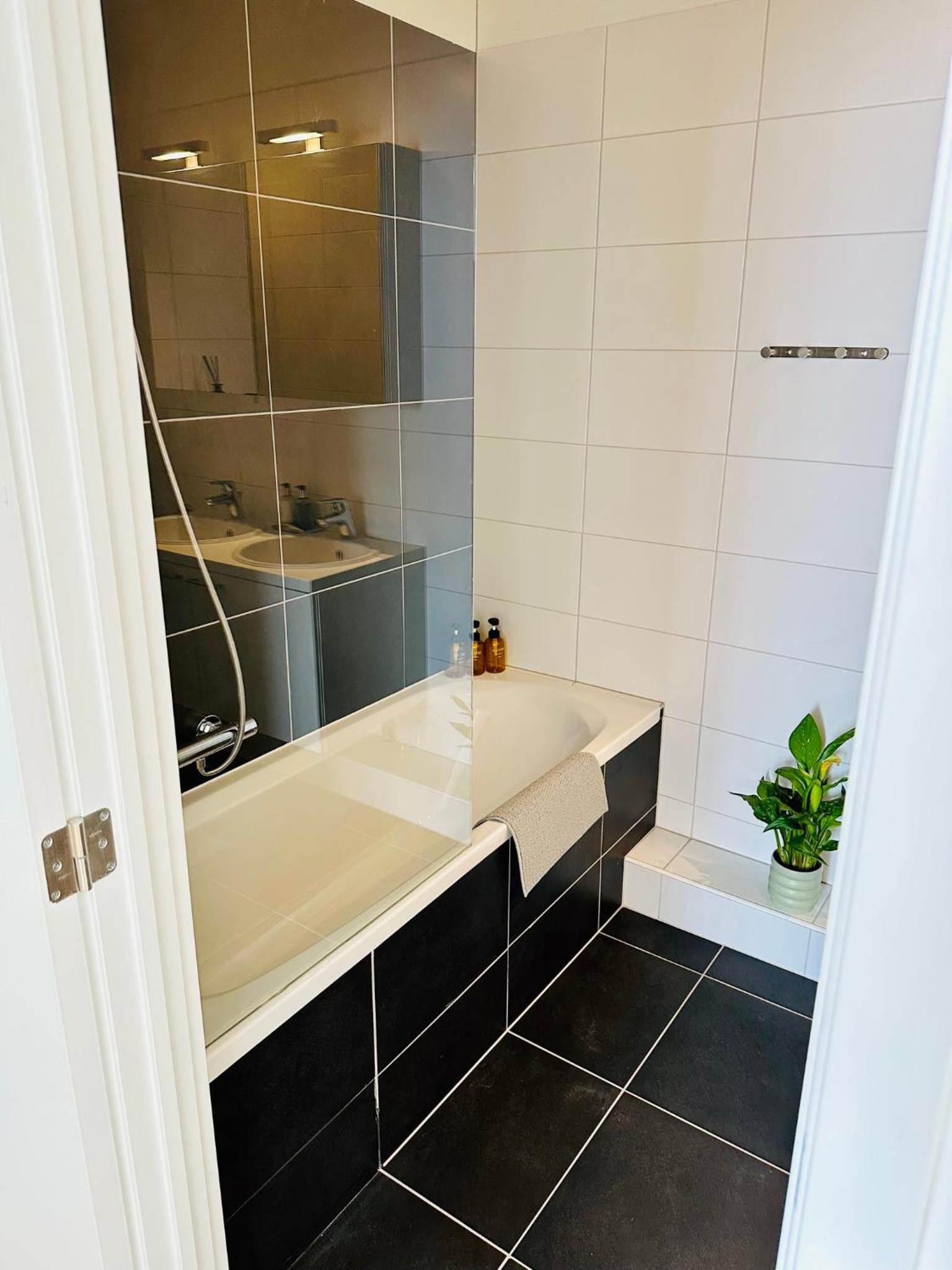 Urbanstay Suites - Grand Place 2 Bd Apartment