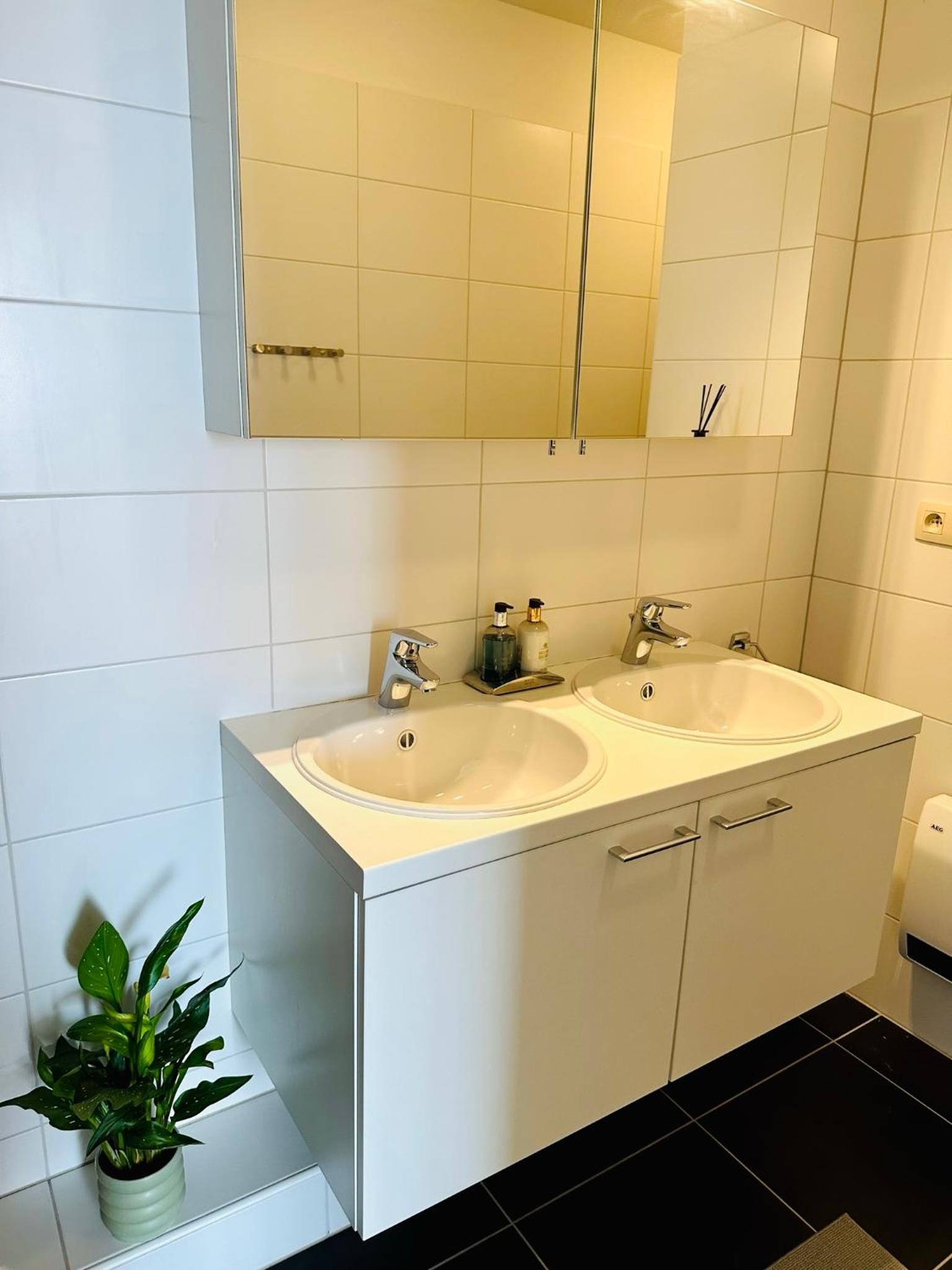 Urbanstay Suites - Grand Place 2 Bd Apartment