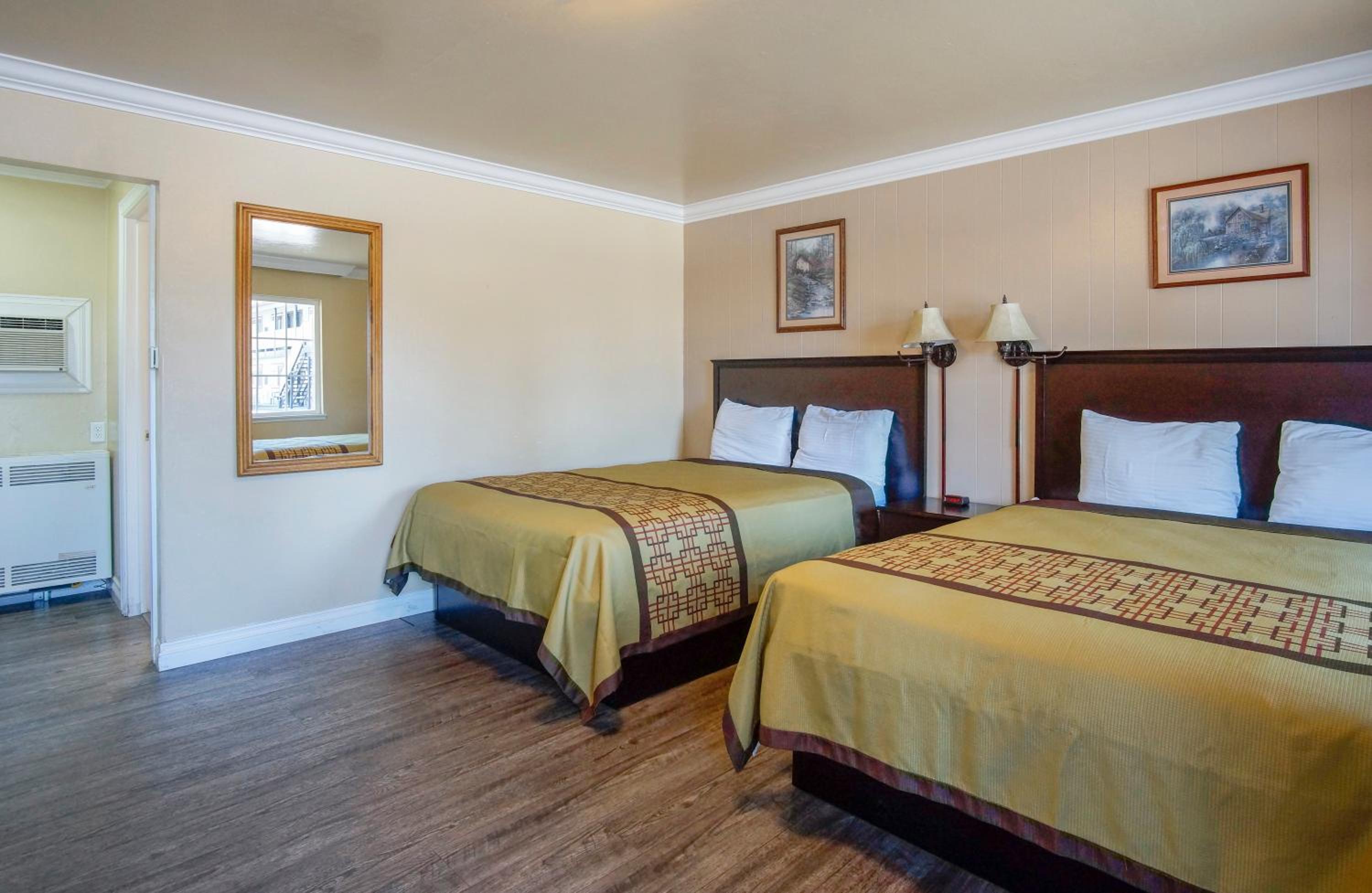 Charm Motel & Suites