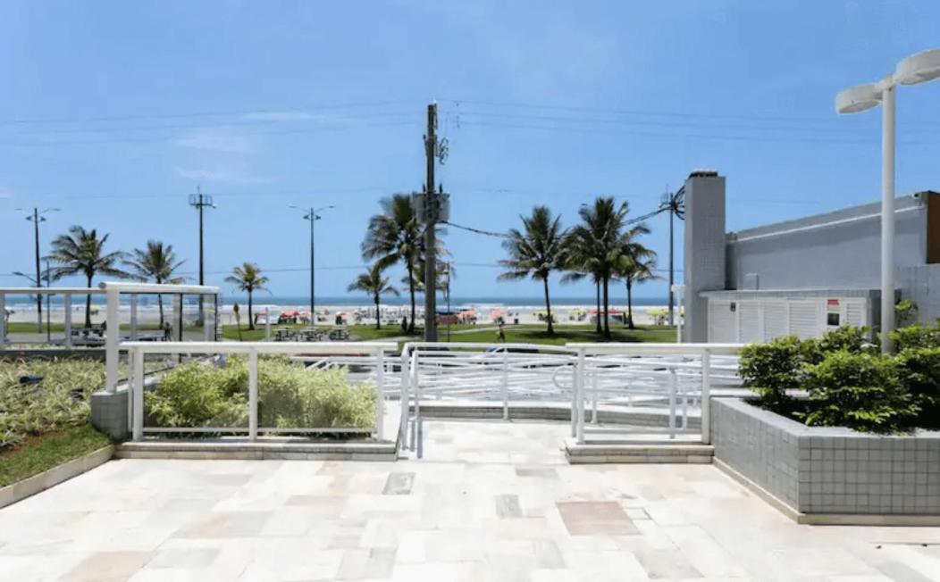 Home 43| Apto em cond Pé na Areia em Bertioga