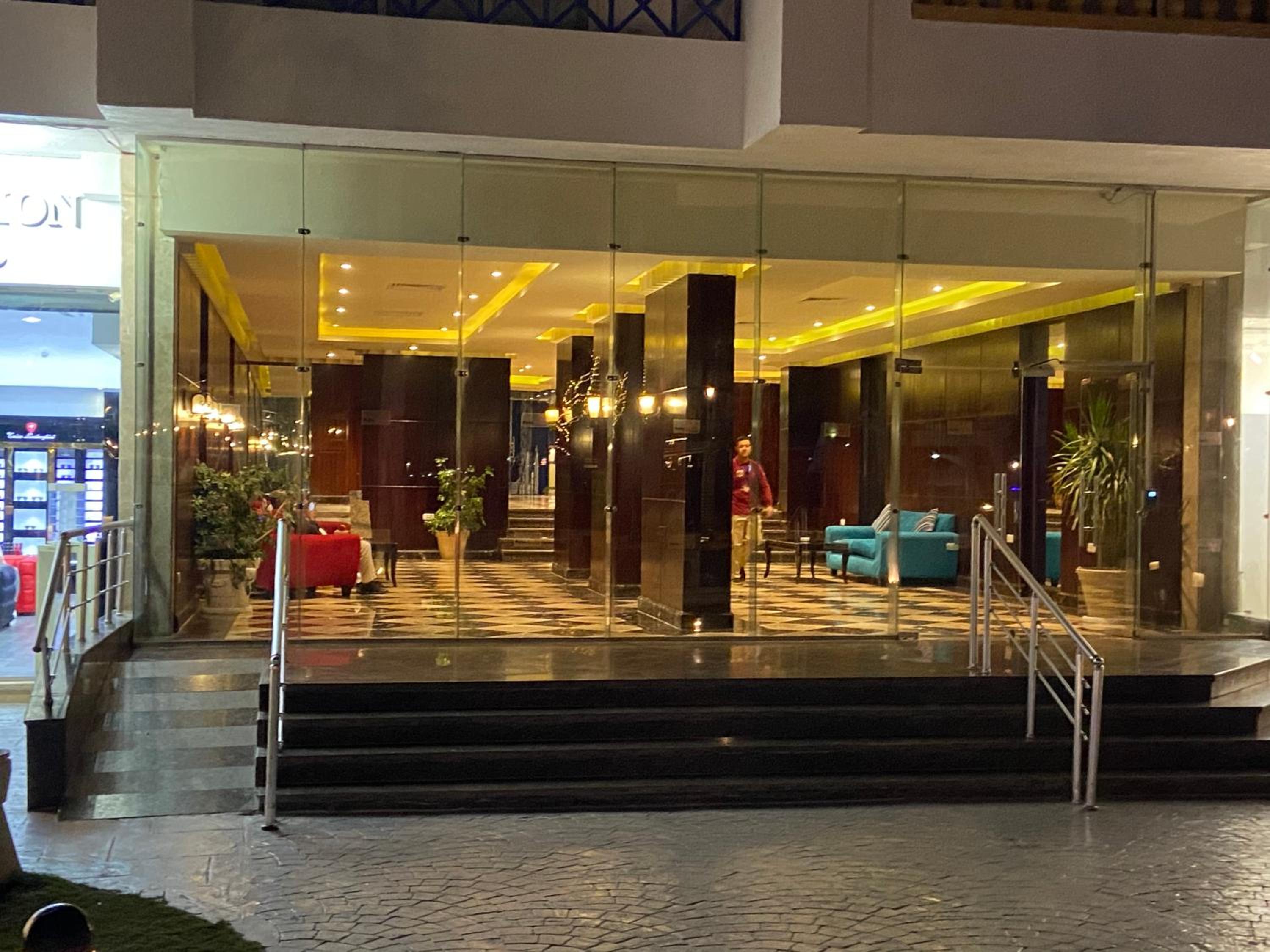 Executive Royal Tower Apartments - Sky Lounge