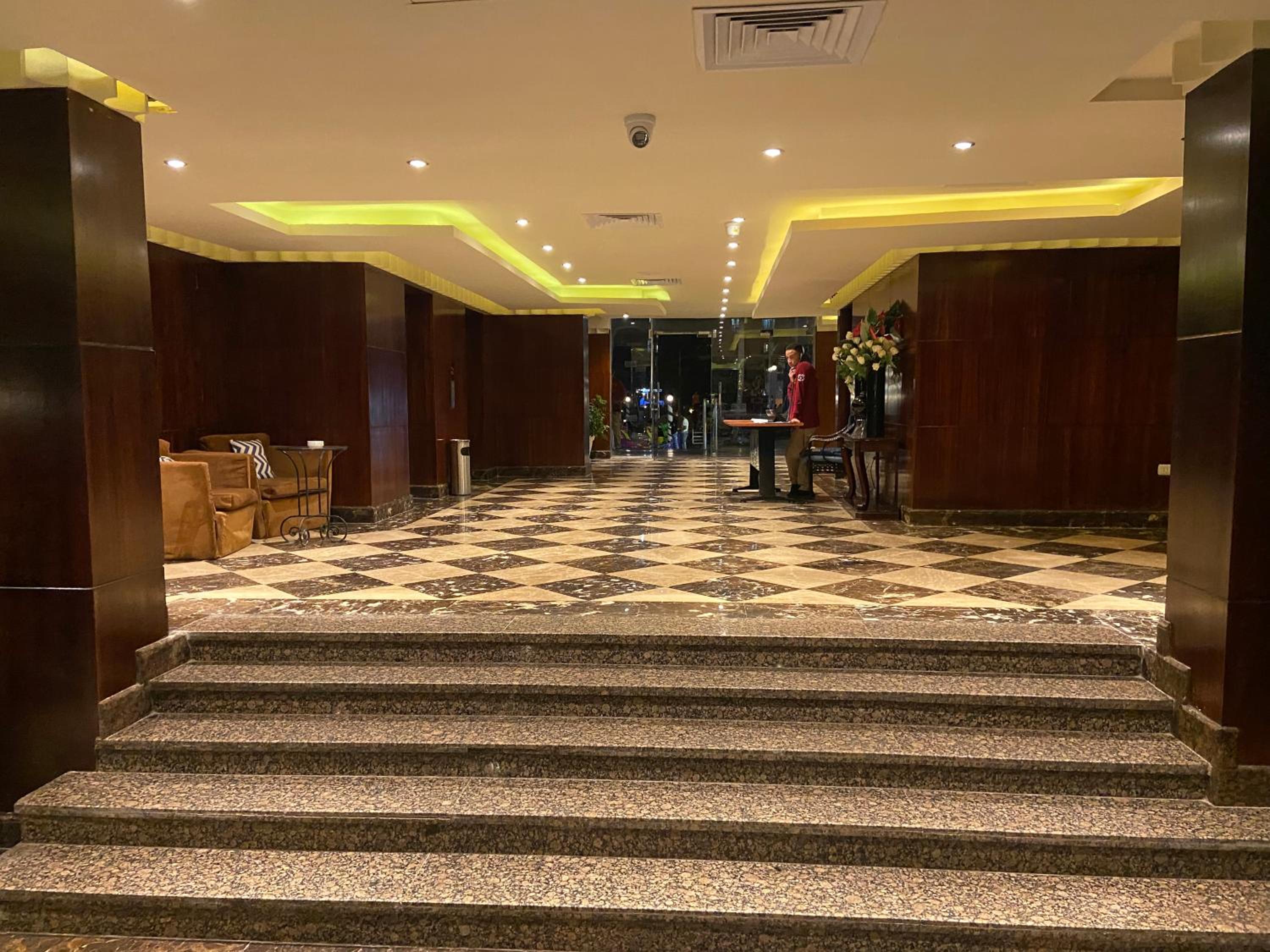 Executive Royal Tower Apartments - Sky Lounge