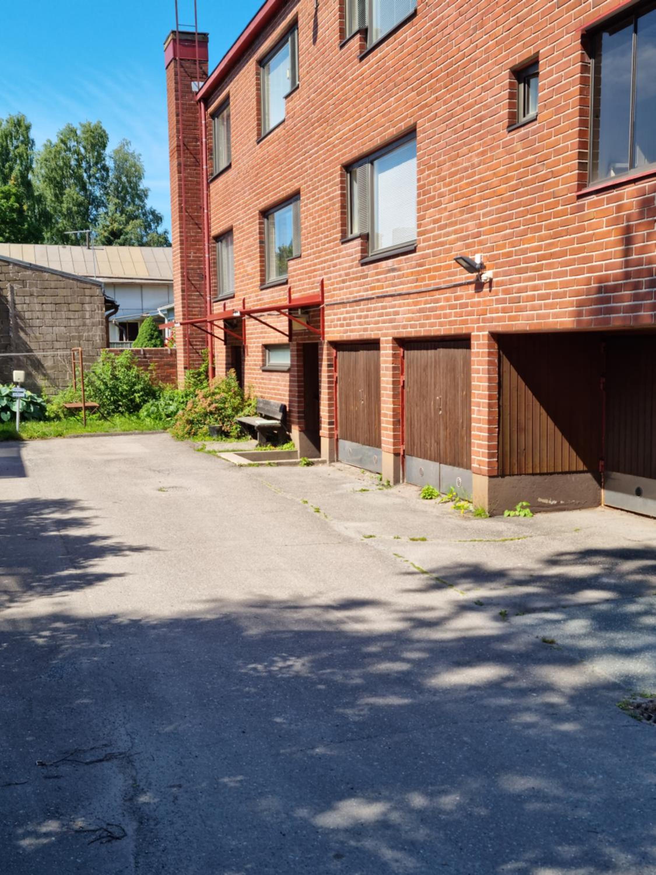 Kompakti yksiö numero 3 pienkerrostalossa