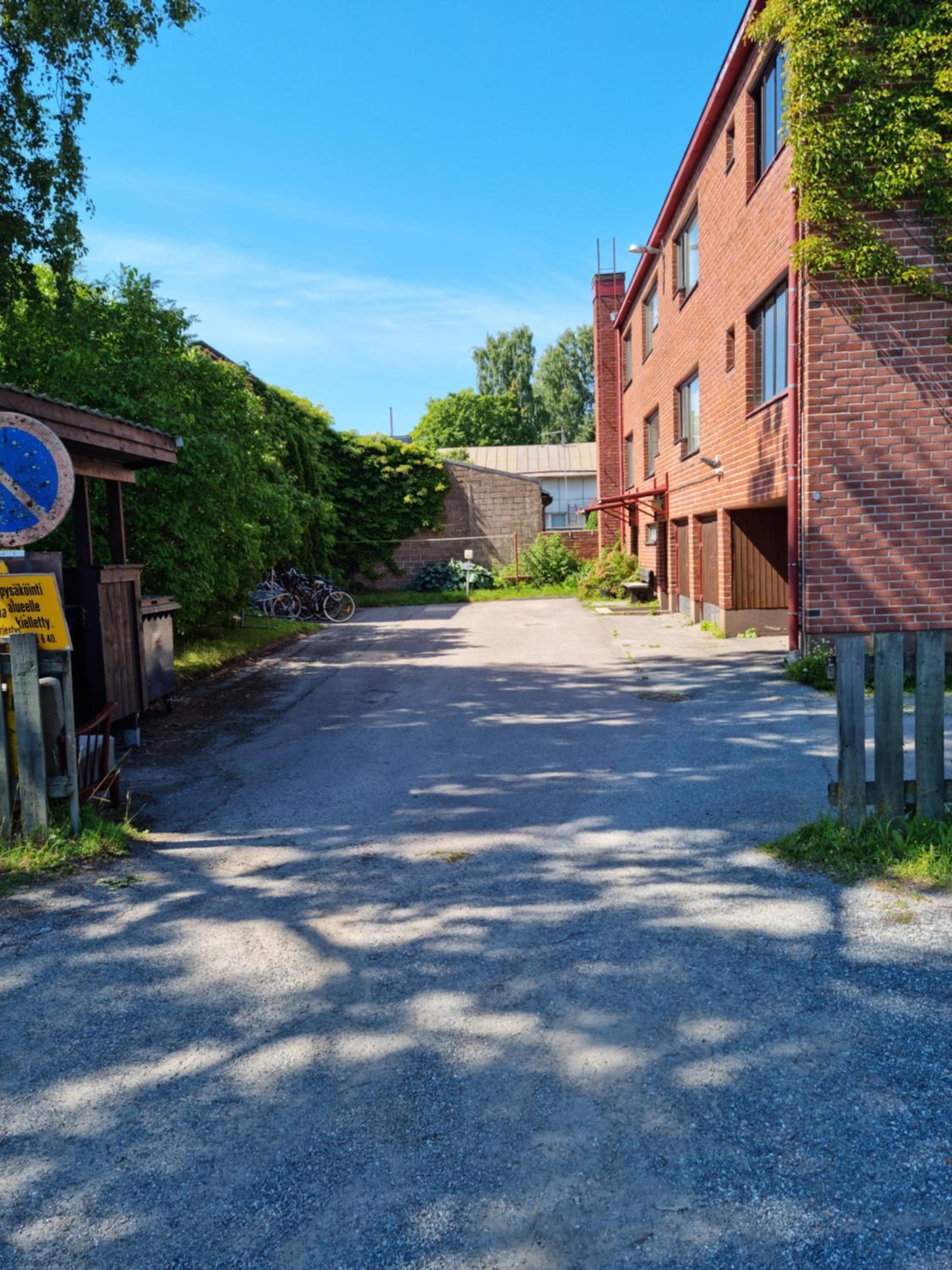 Kompakti yksiö numero 3 pienkerrostalossa