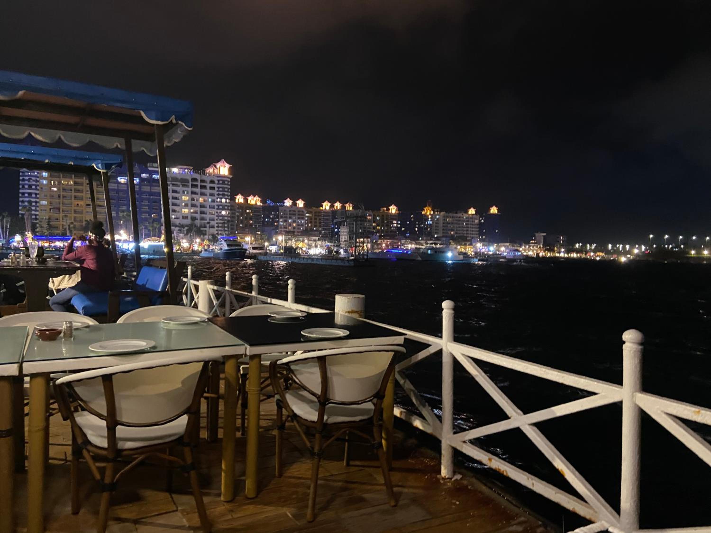 Executive Royal Tower Apartments - Sky Lounge