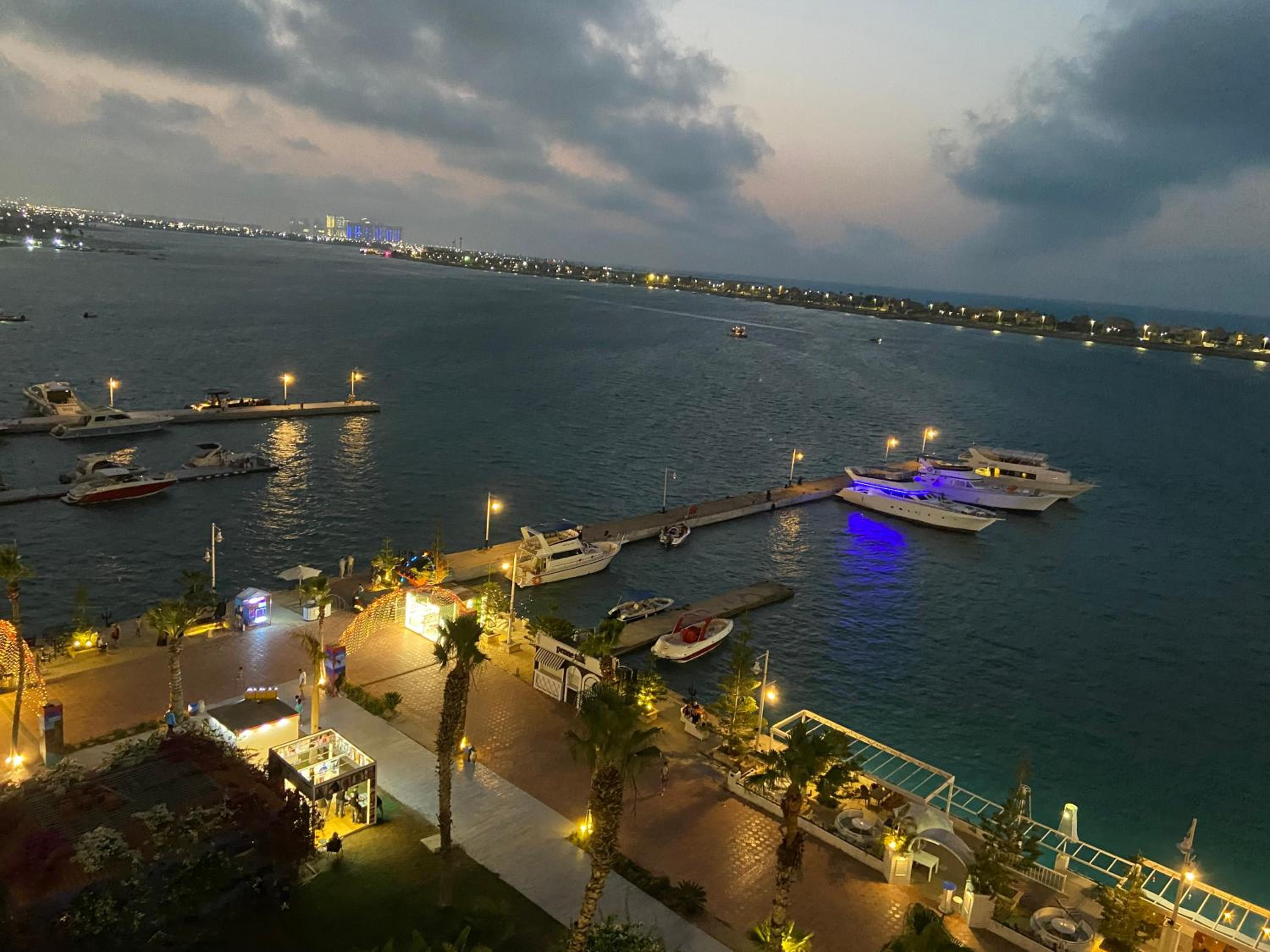 Executive Royal Tower Apartments - Sky Lounge