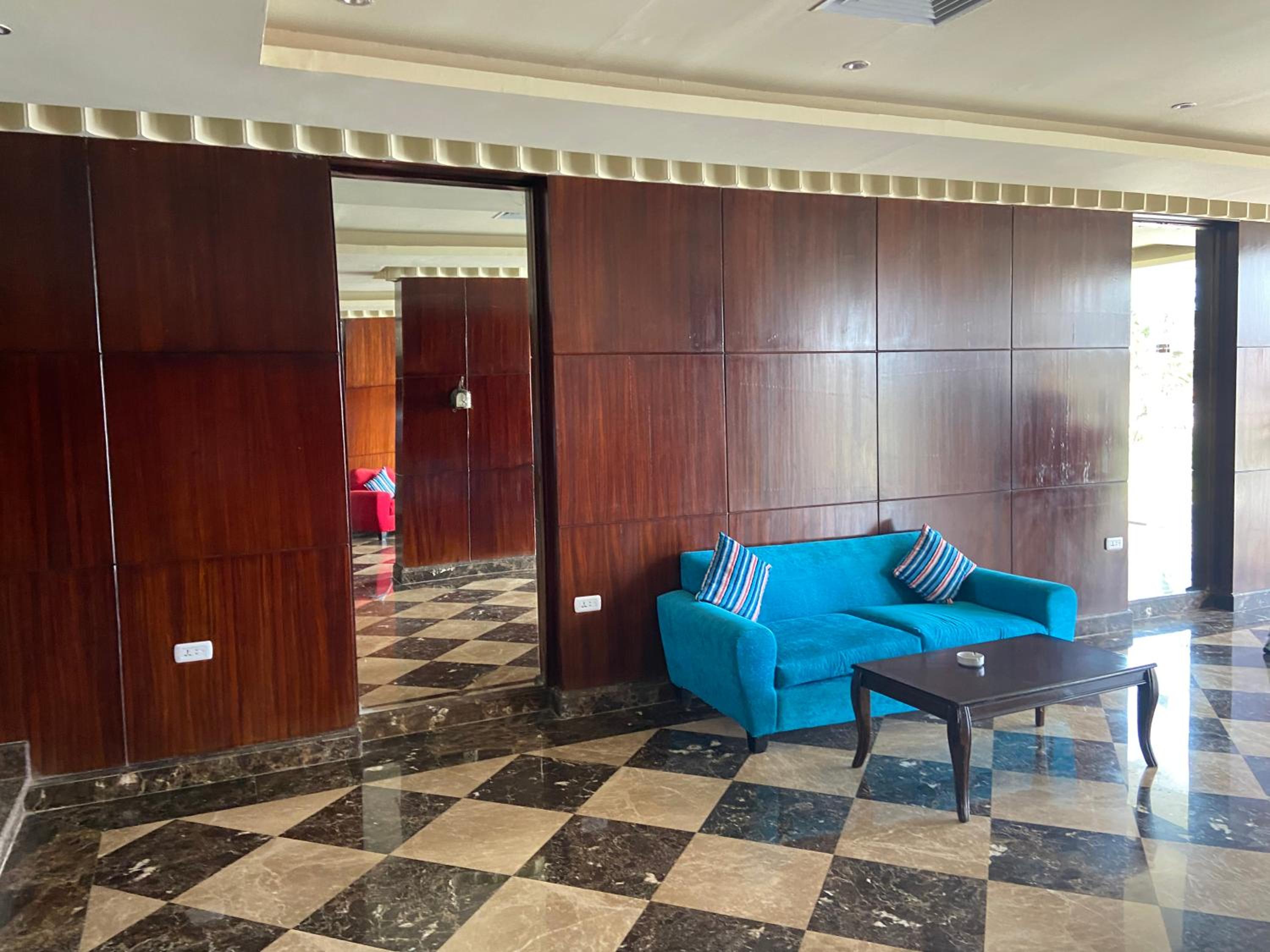 Executive Royal Tower Apartments - Sky Lounge