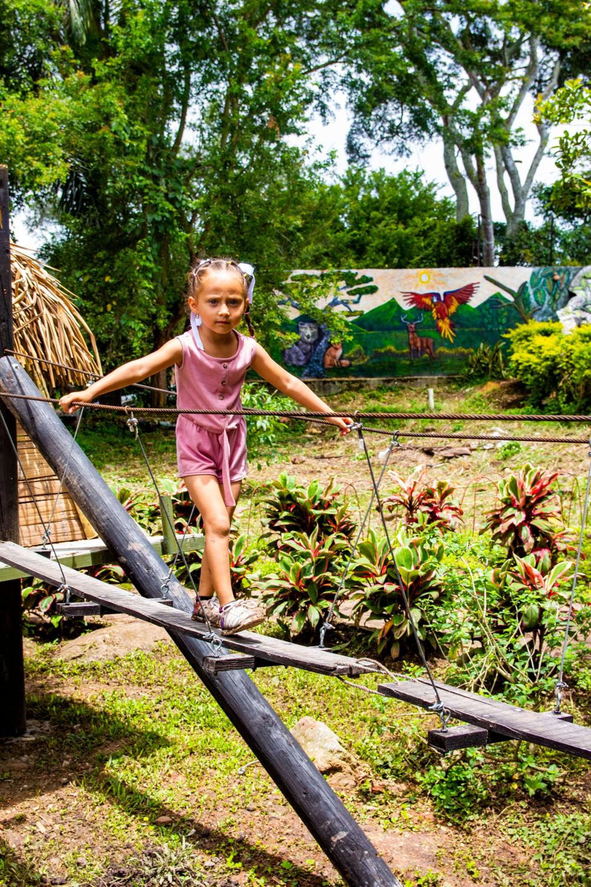 CABAÑA FAMILIAR en EcoparqueChinauta, PISCINA, GRANJA, JUEGOS, PESCA, RESTAURANTE