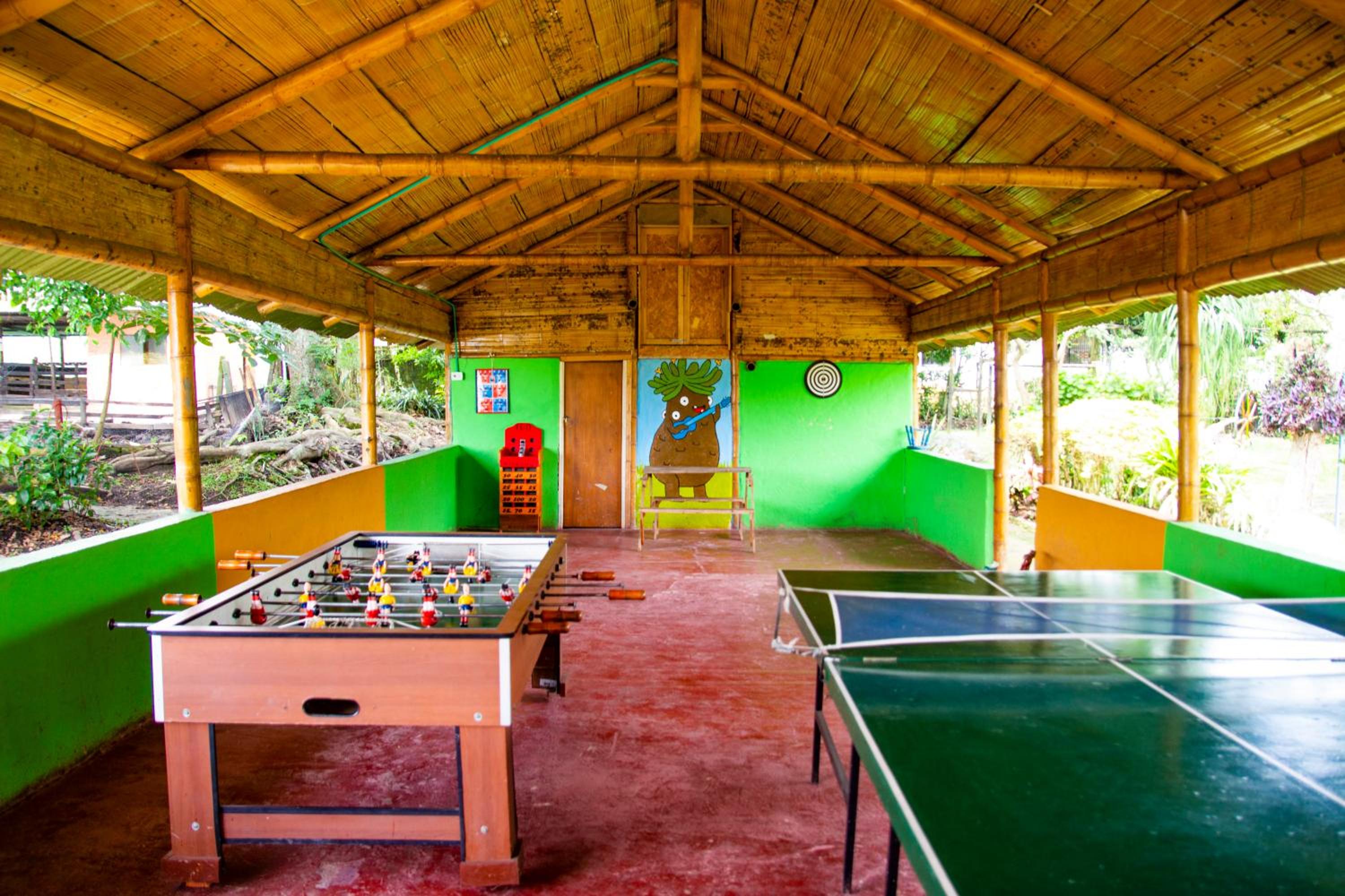 CABAÑA FAMILIAR en EcoparqueChinauta, PISCINA, GRANJA, JUEGOS, PESCA, RESTAURANTE