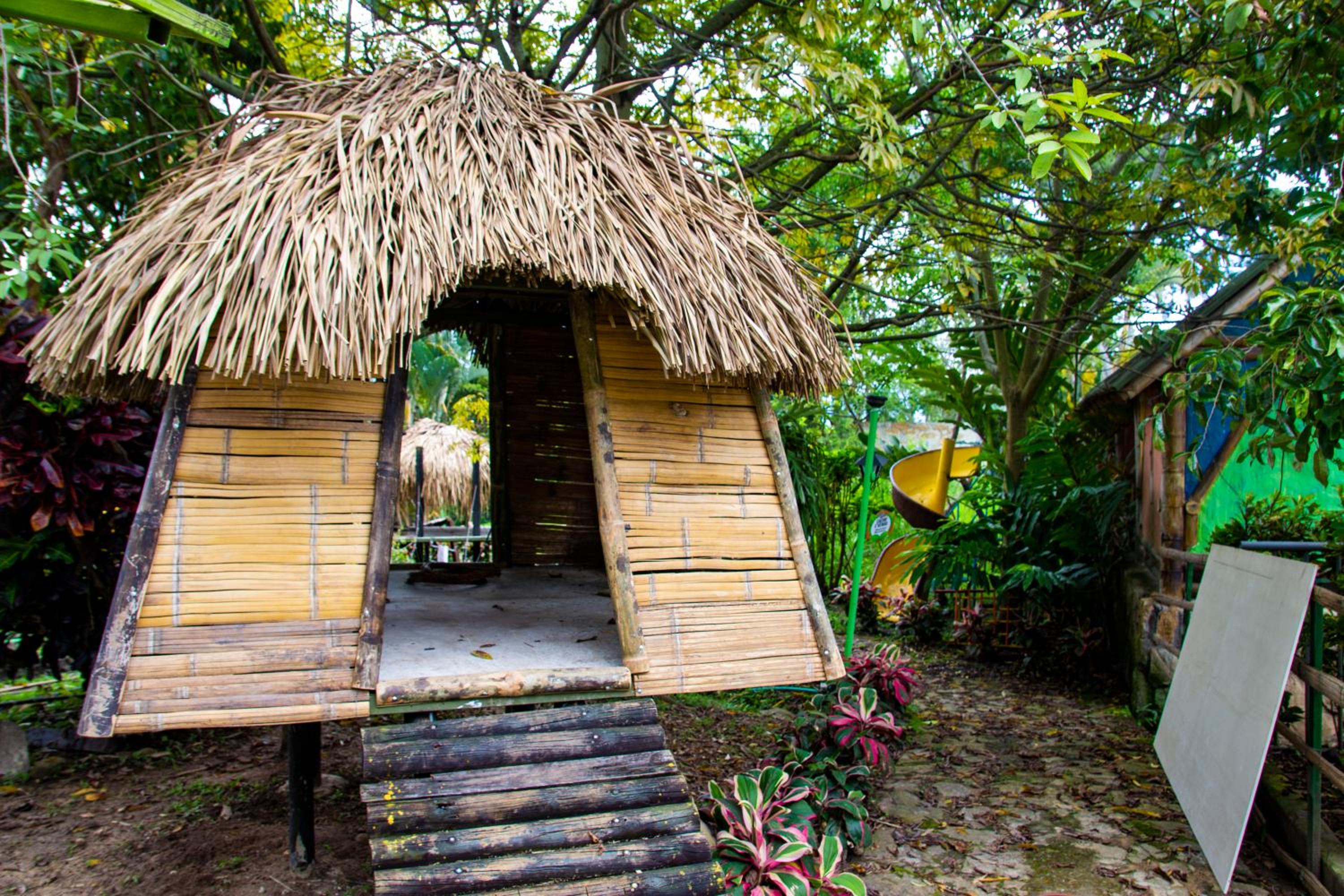 CABAÑA FAMILIAR en EcoparqueChinauta, PISCINA, GRANJA, JUEGOS, PESCA, RESTAURANTE
