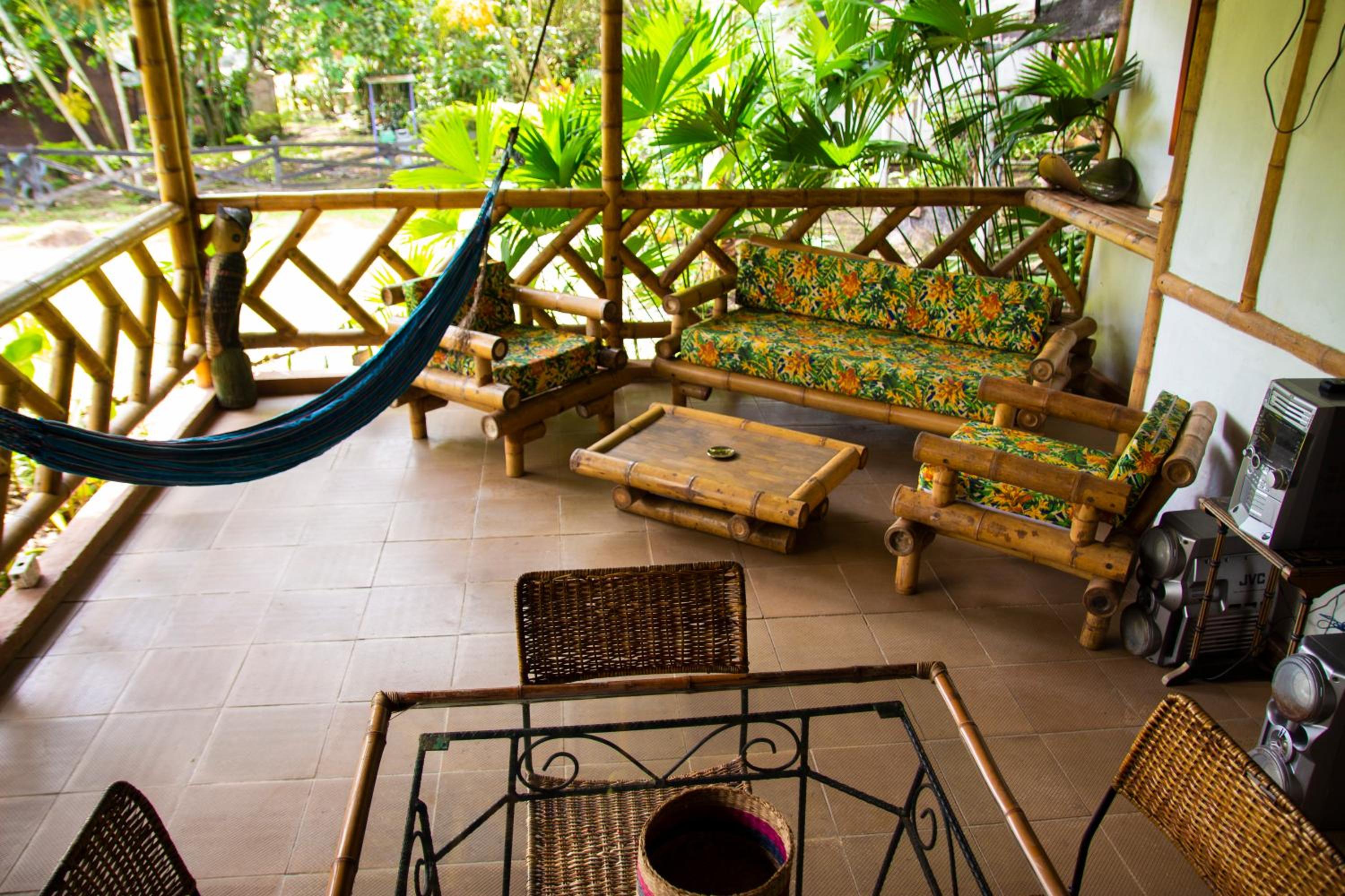 CABAÑA FAMILIAR en EcoparqueChinauta, PISCINA, GRANJA, JUEGOS, PESCA, RESTAURANTE