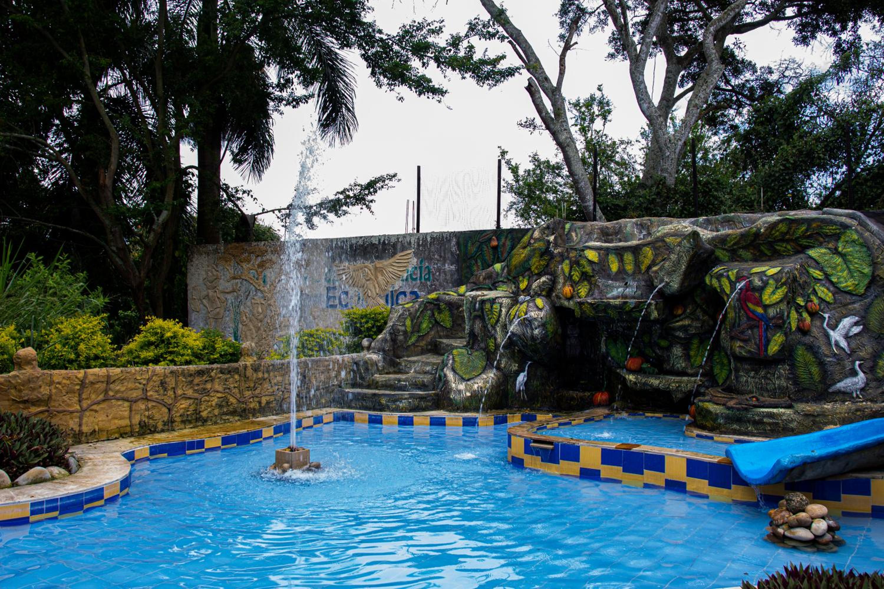 CABAÑA FAMILIAR en EcoparqueChinauta, PISCINA, GRANJA, JUEGOS, PESCA, RESTAURANTE