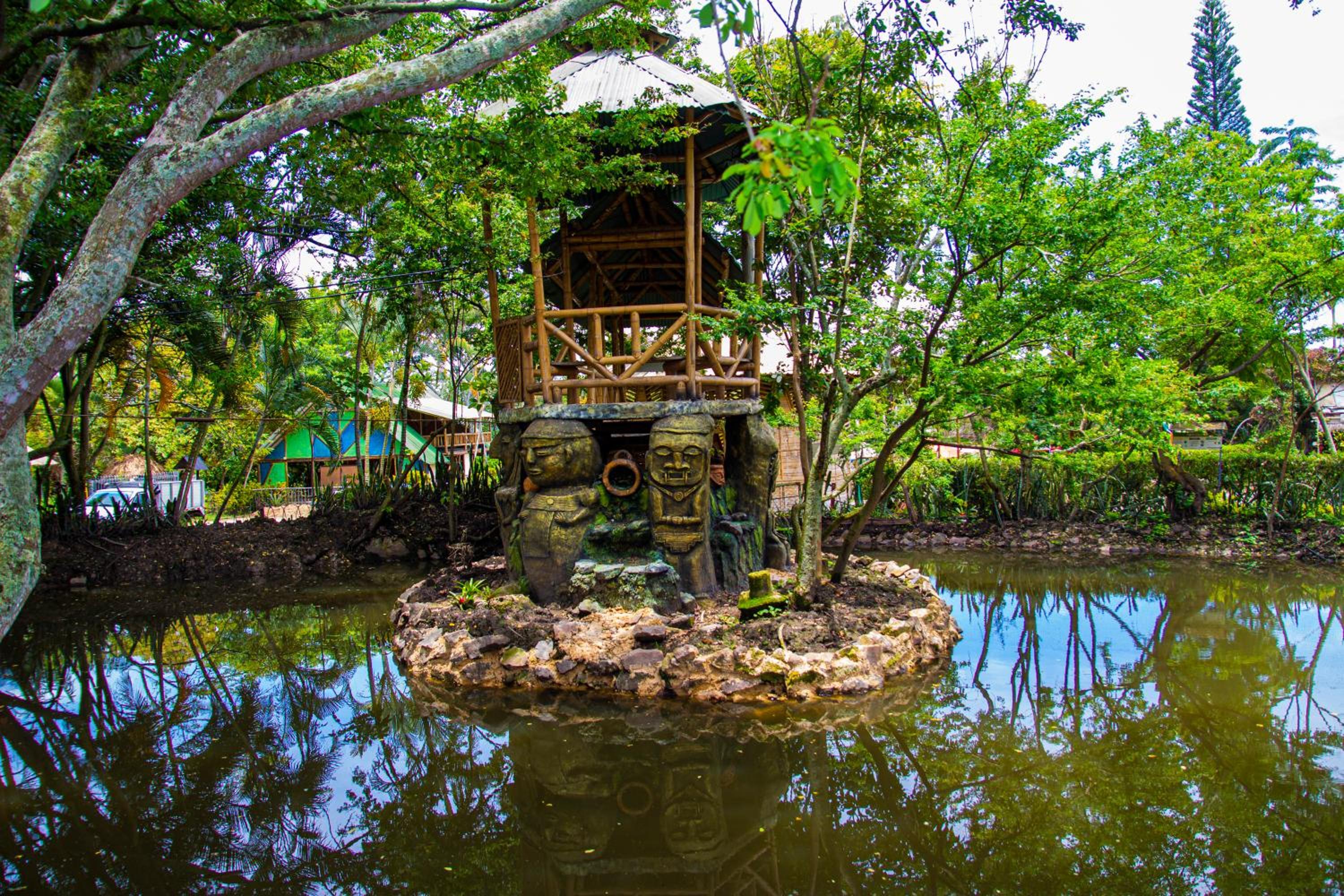 CABAÑA FAMILIAR en EcoparqueChinauta, PISCINA, GRANJA, JUEGOS, PESCA, RESTAURANTE
