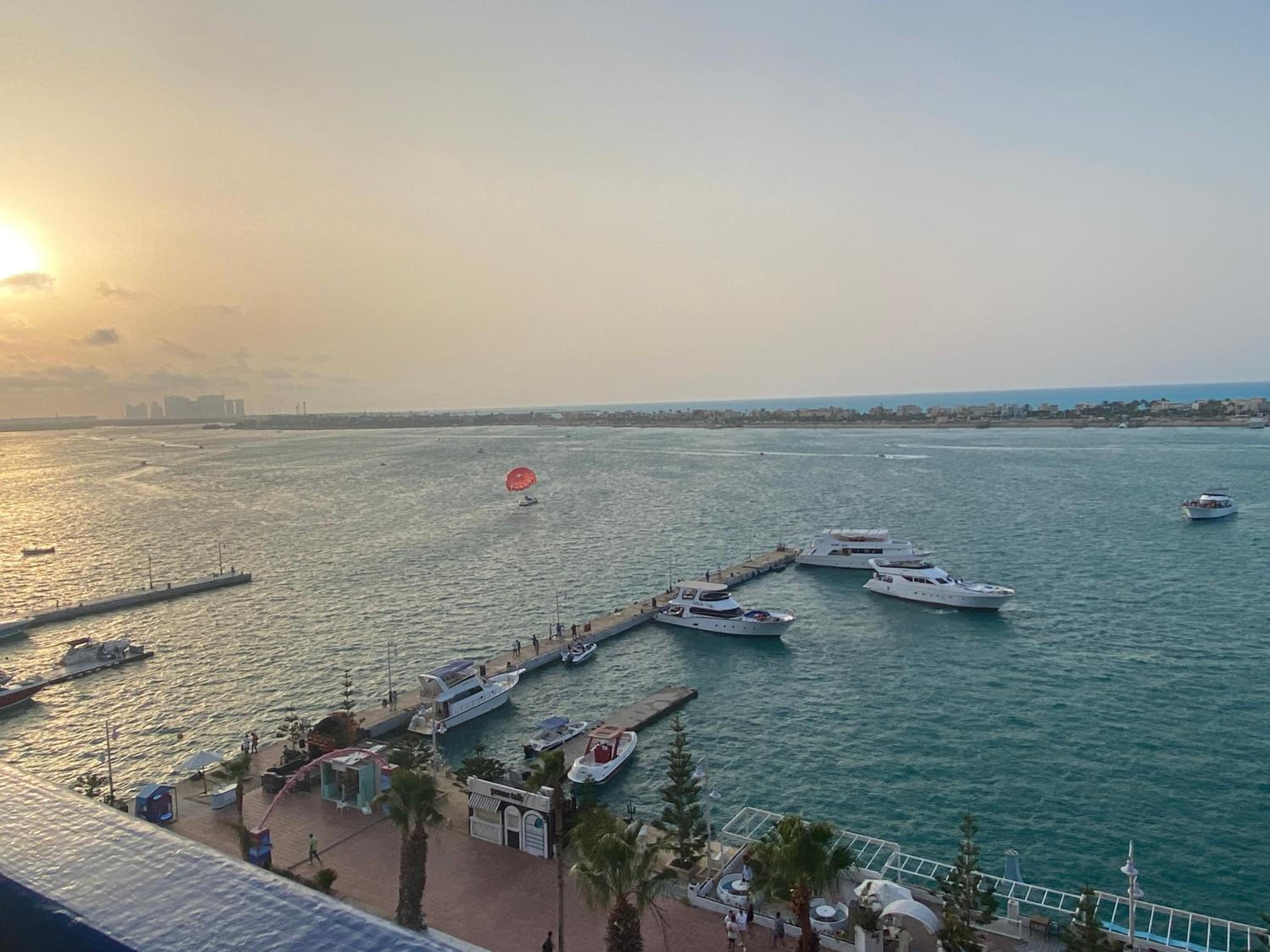 Executive Royal Tower Apartments - Sky Lounge