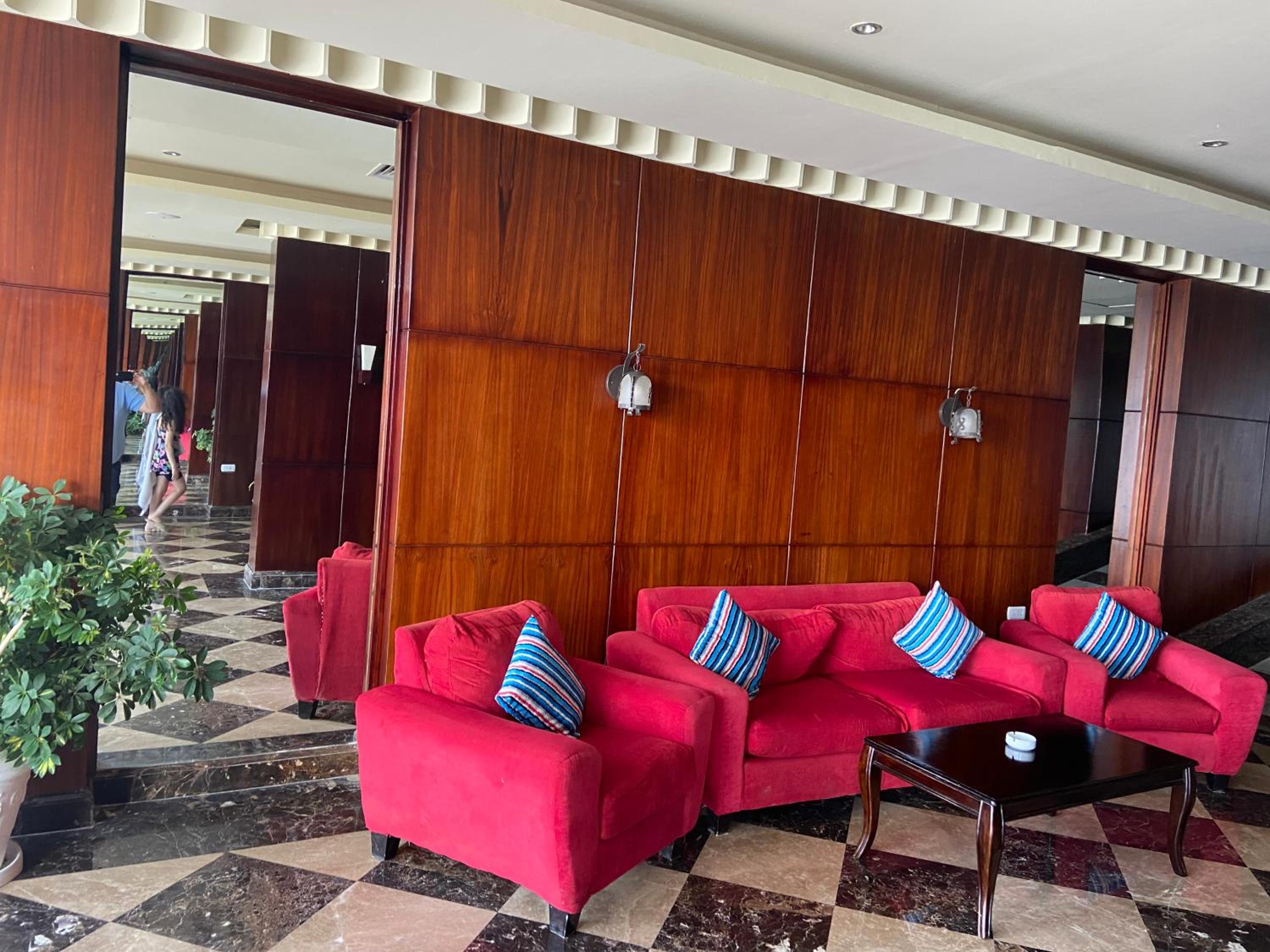 Executive Royal Tower Apartments - Sky Lounge