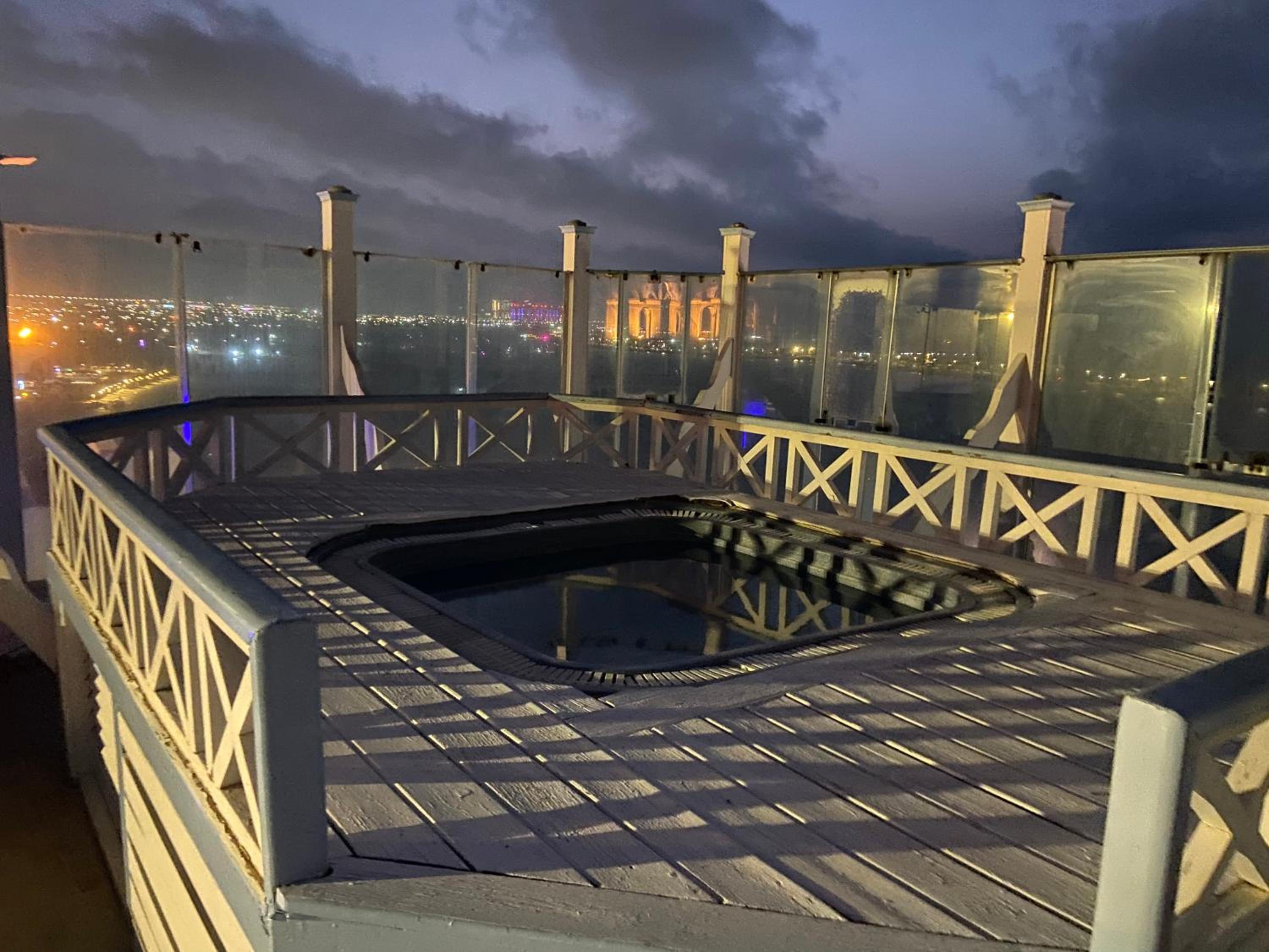 Executive Royal Tower Apartments - Sky Lounge