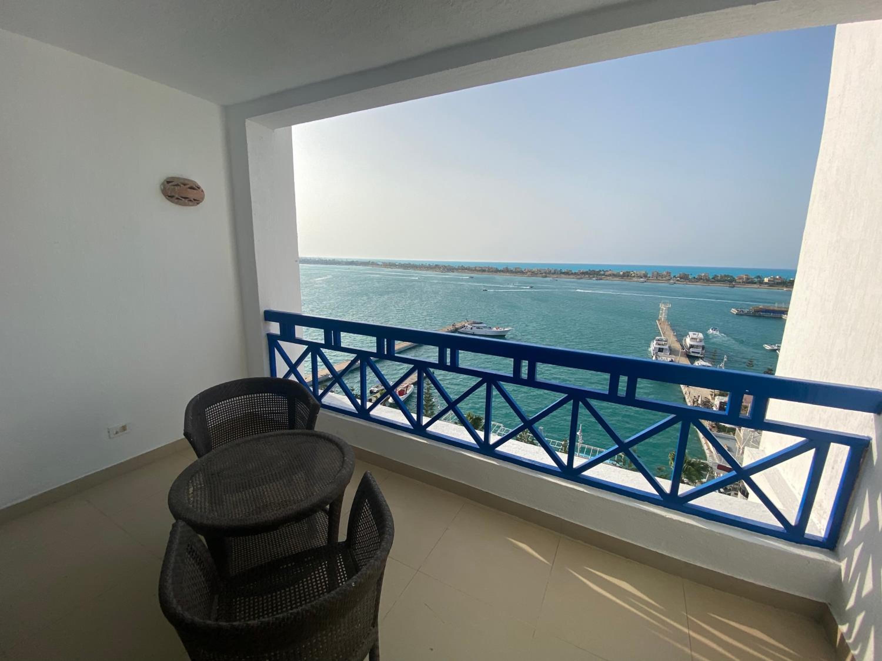 Executive Royal Tower Apartments - Sky Lounge