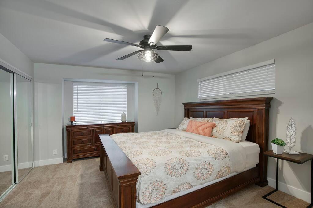 Mesa Oasis: 6 BR with Pool & Spacious Backyard view 3